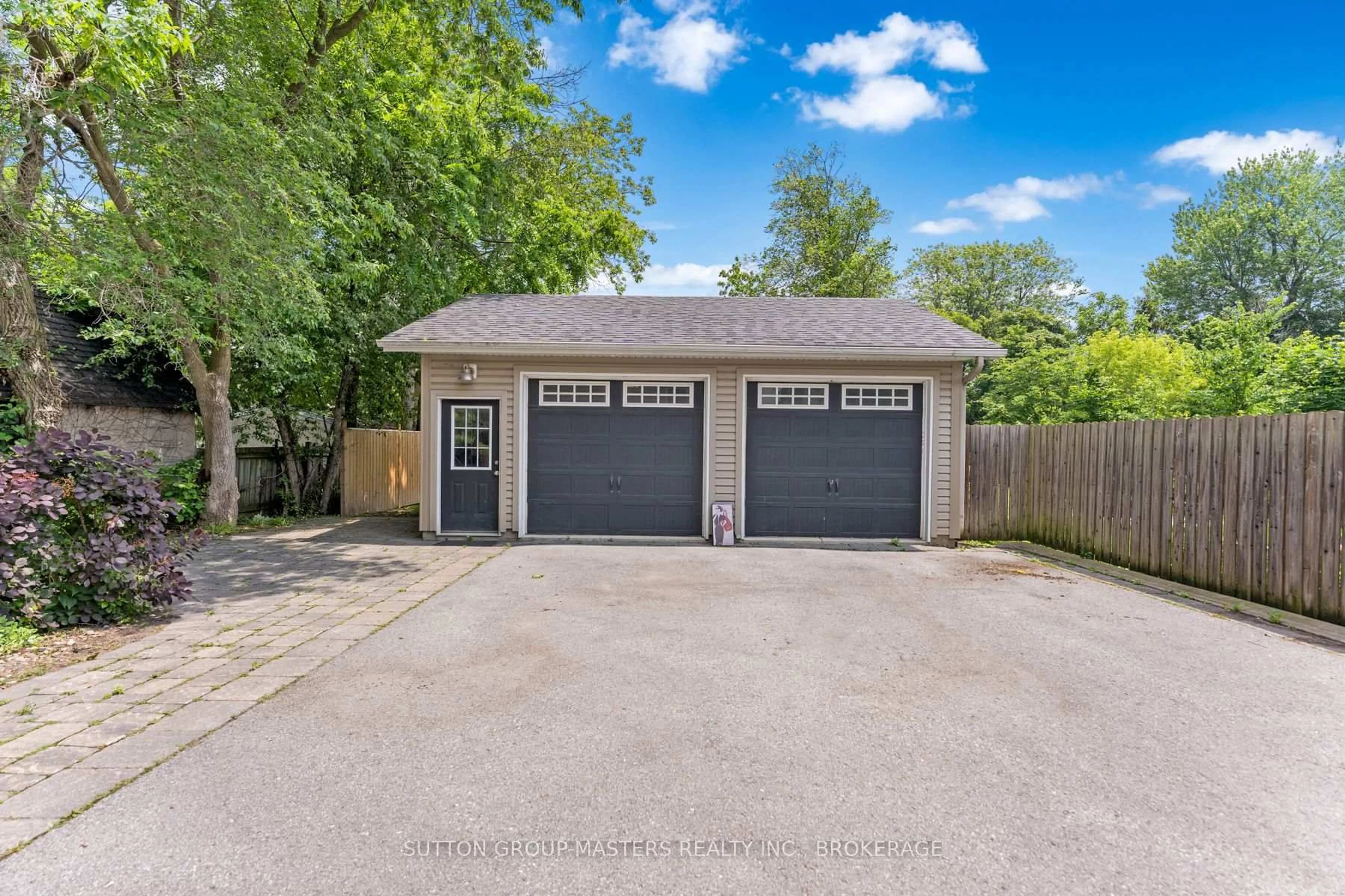 Indoor garage for 159 Napier St, Kingston Ontario K7L 4G4