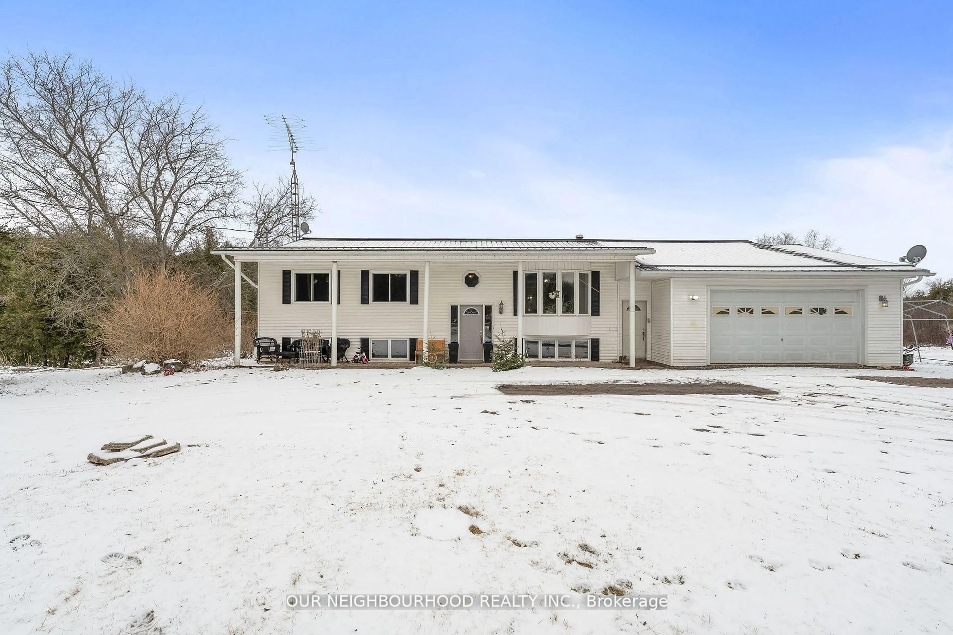 A pic from outside/outdoor area/front of a property/back of a property/a pic from drone, building for 1442 Quin Mo Lac Rd, Tweed Ontario K0K 3J0