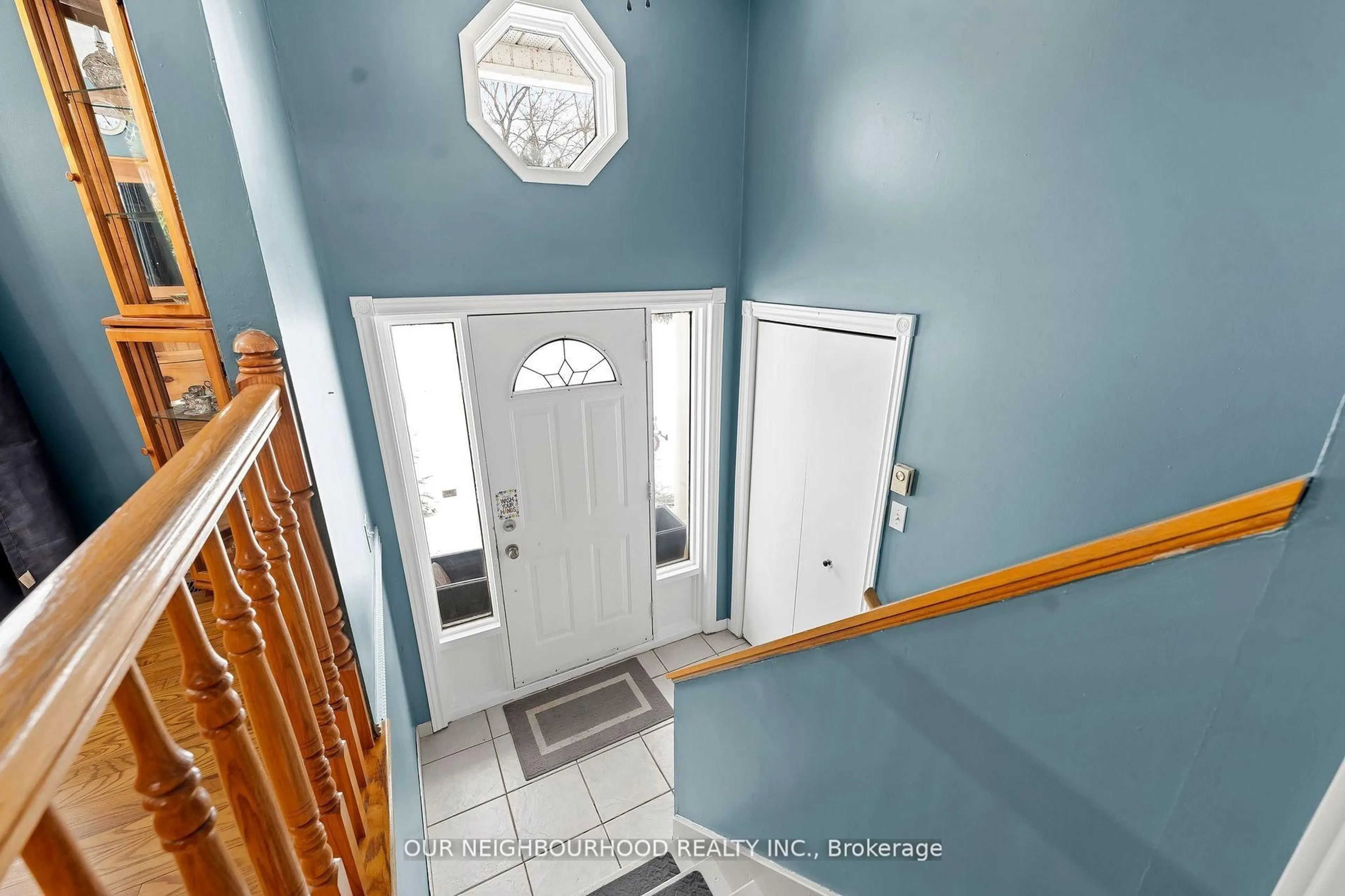 Indoor entryway for 1442 Quin Mo Lac Rd, Tweed Ontario K0K 3J0