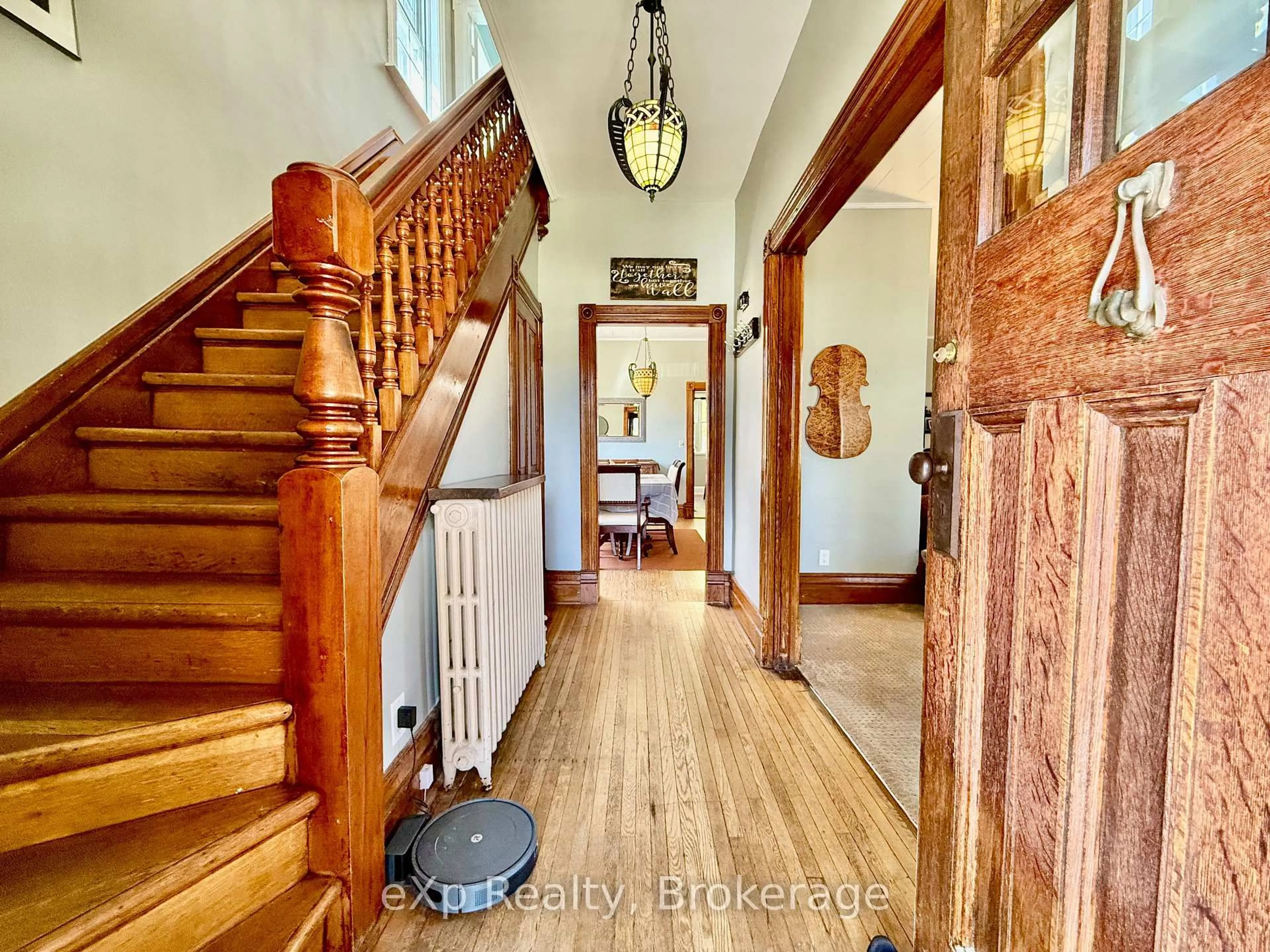 Indoor foyer for 506 9TH Ave, Hanover Ontario N4N 2M3