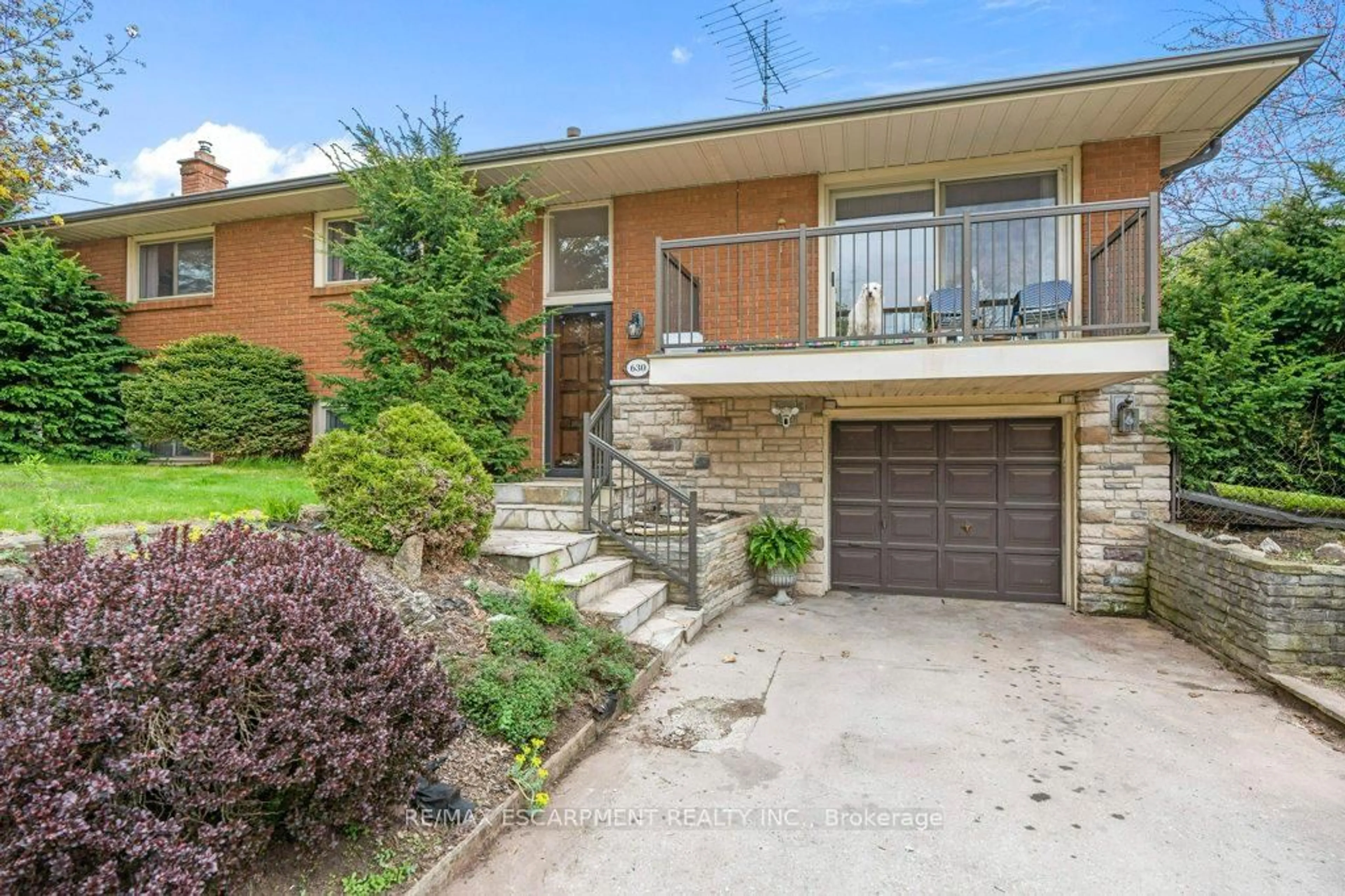 Home with brick exterior material, street for 630 Westview Ave, Hamilton Ontario L9G 1N9