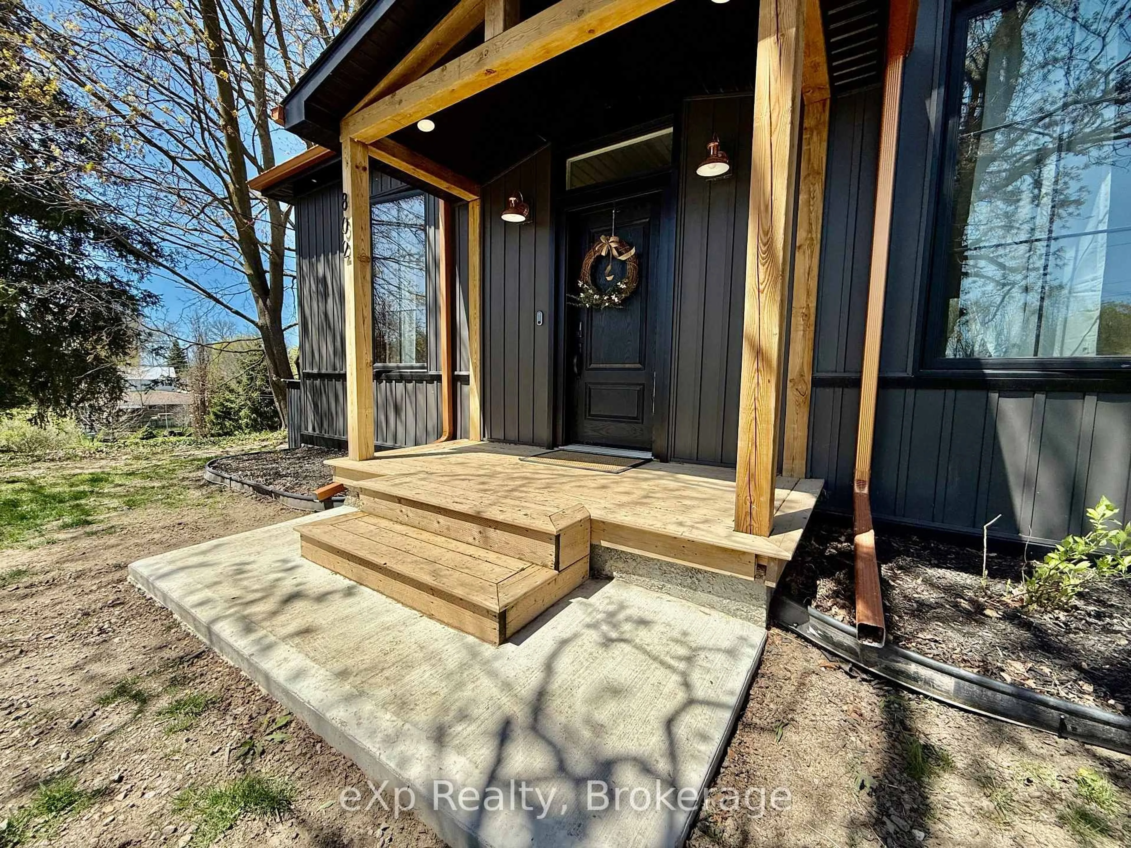 Indoor entryway for 802 Durham St, Brockton Ontario N0G 2V0