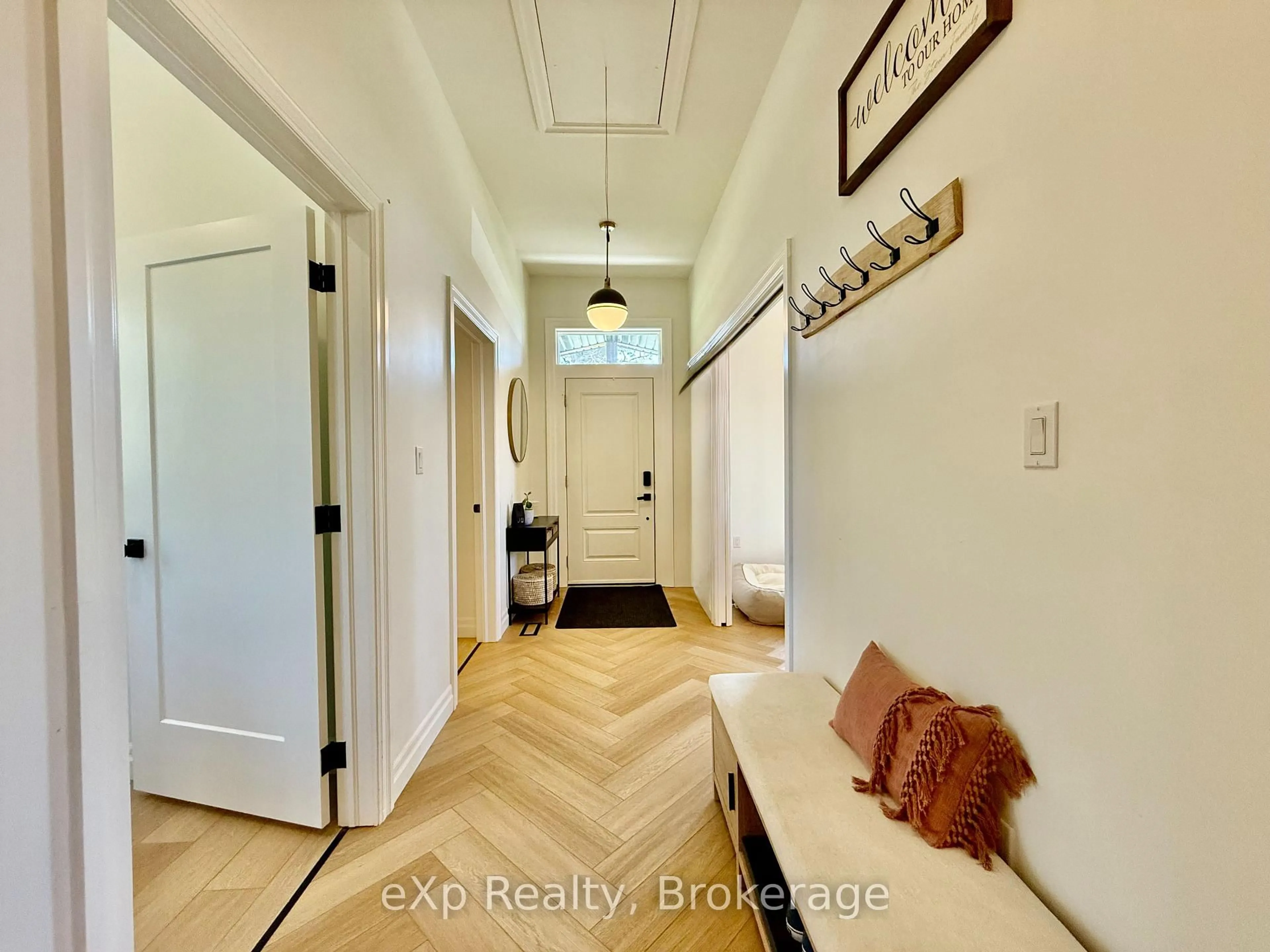 Indoor entryway for 802 Durham St, Brockton Ontario N0G 2V0