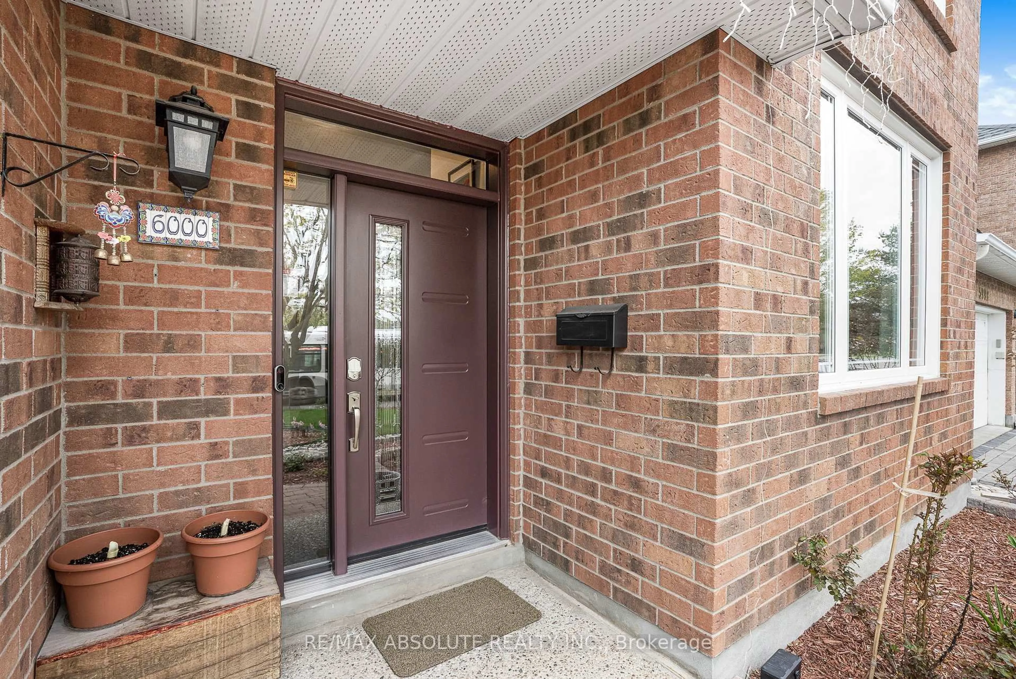 Indoor entryway for 6000 Longleaf Dr, Orleans Ontario K1W 1J2