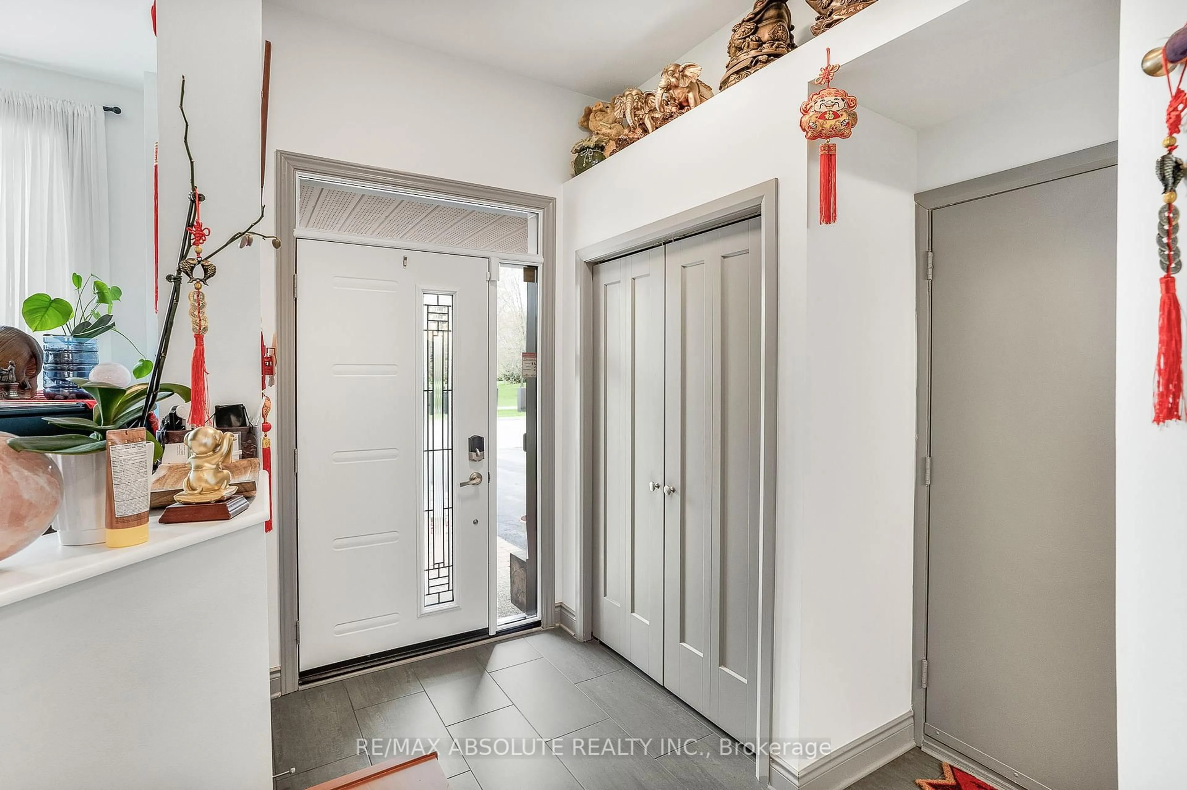 Indoor entryway for 6000 Longleaf Dr, Orleans Ontario K1W 1J2