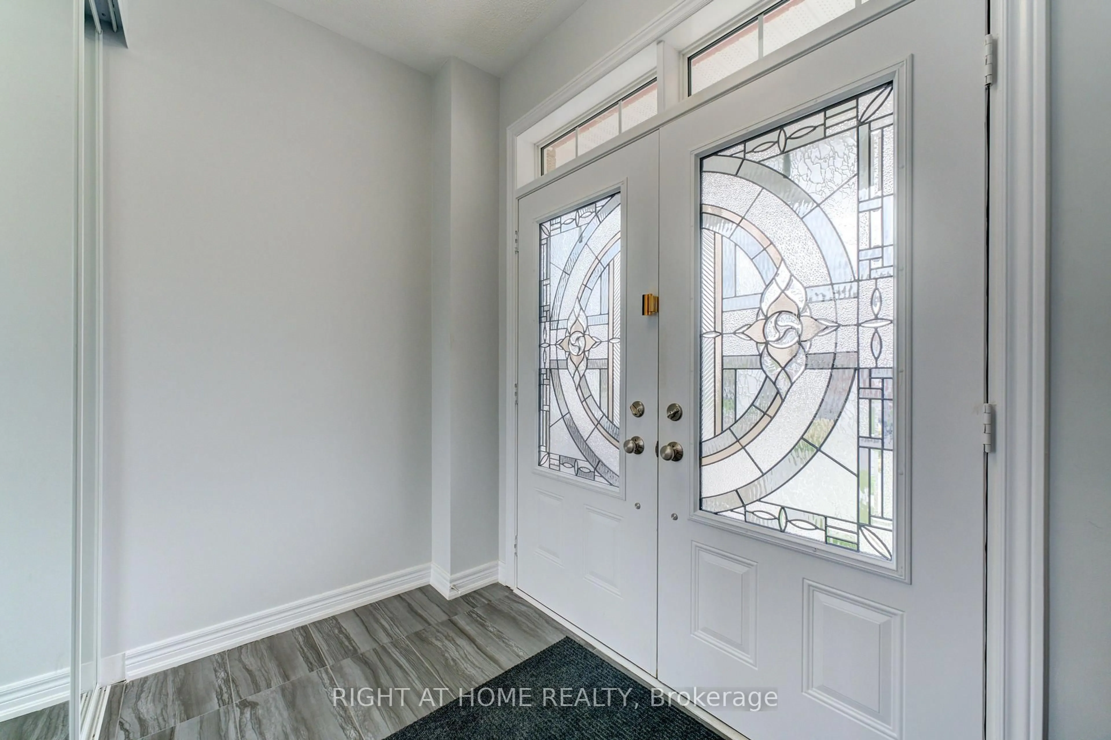Indoor entryway for 39 Drake Ave, Brant Ontario N3L 0H9