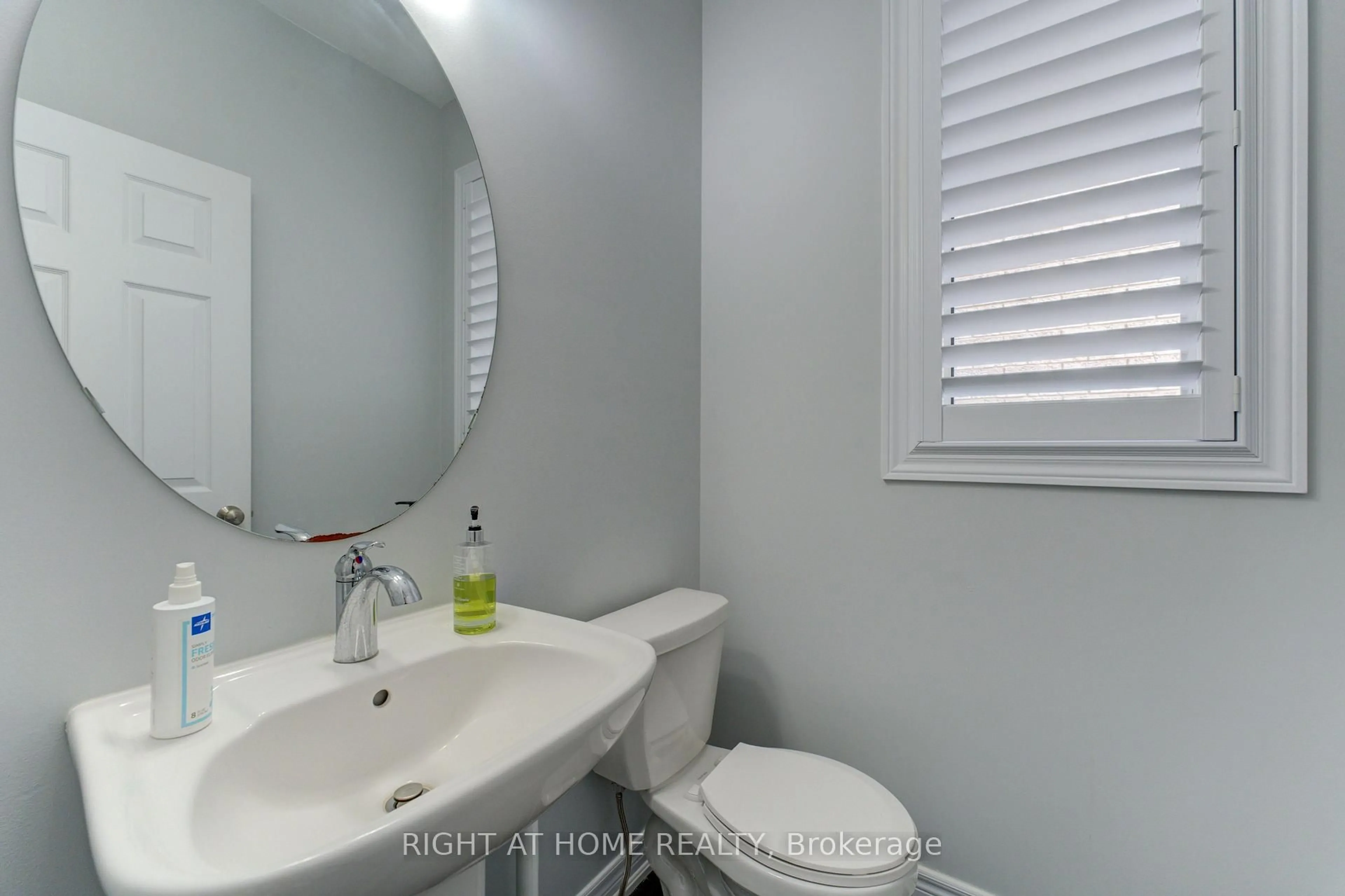 Standard bathroom, unknown for 39 Drake Ave, Brant Ontario N3L 0H9
