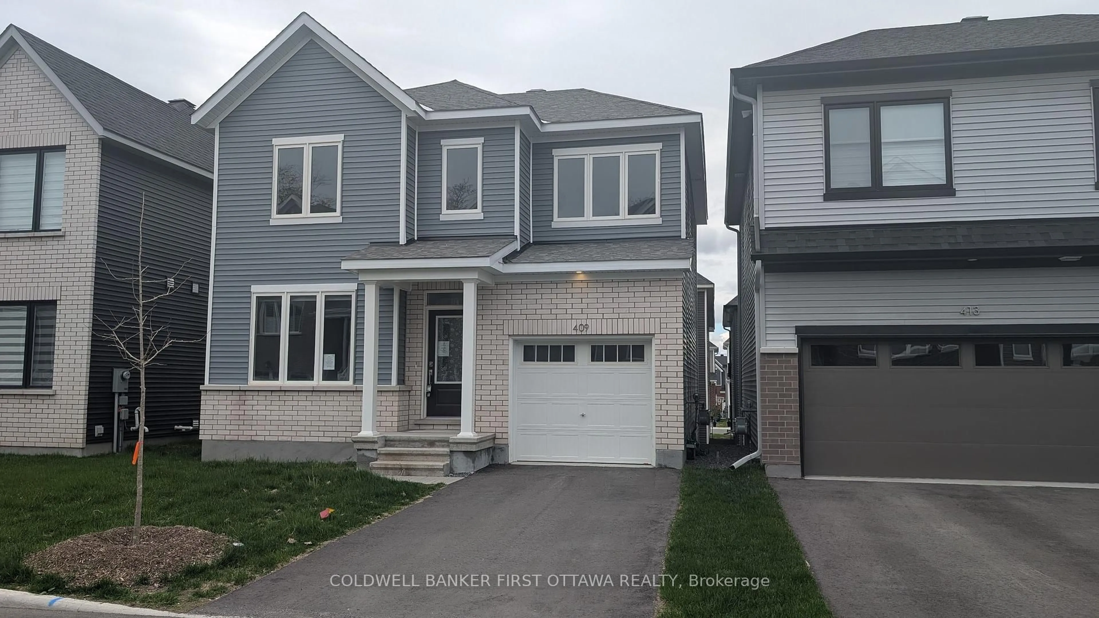 Home with vinyl exterior material, street for 409 Appalachian Circ, Ottawa Ontario K2J 6X4