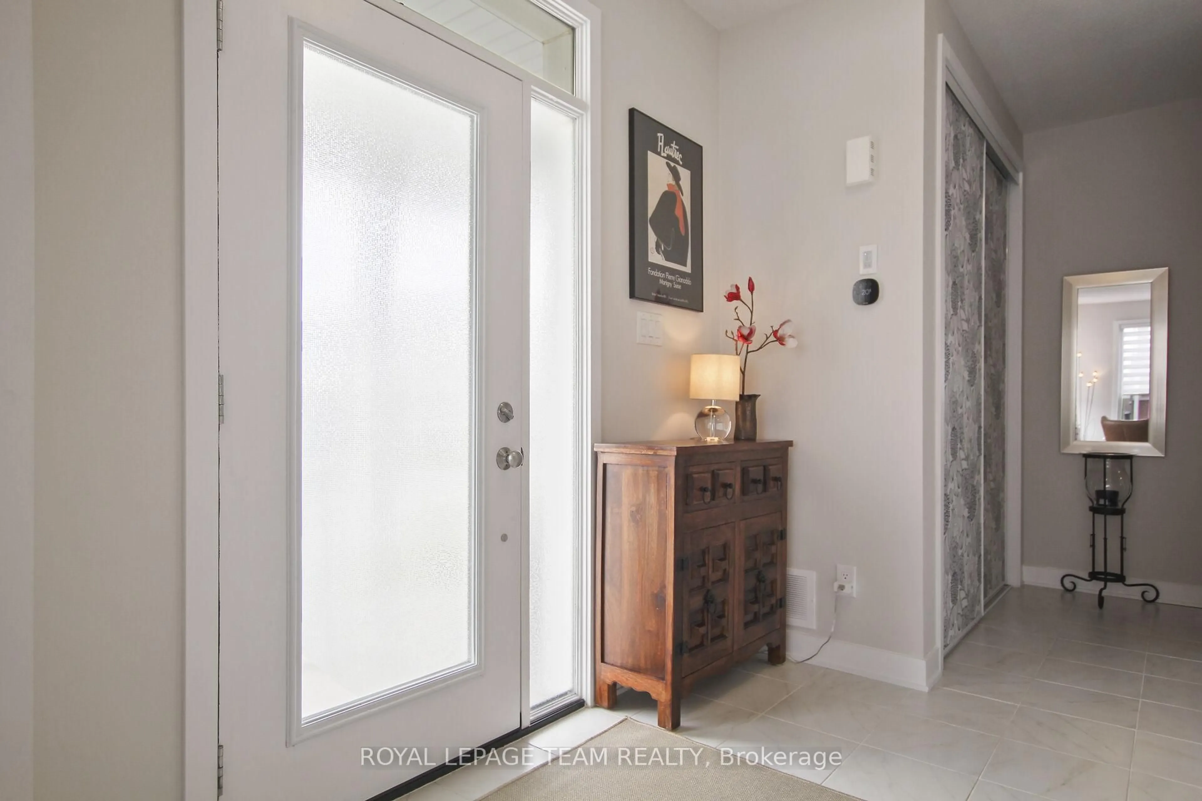 Indoor entryway for 506 Oldenburg Ave, Richmond Ontario K0A 2Z0