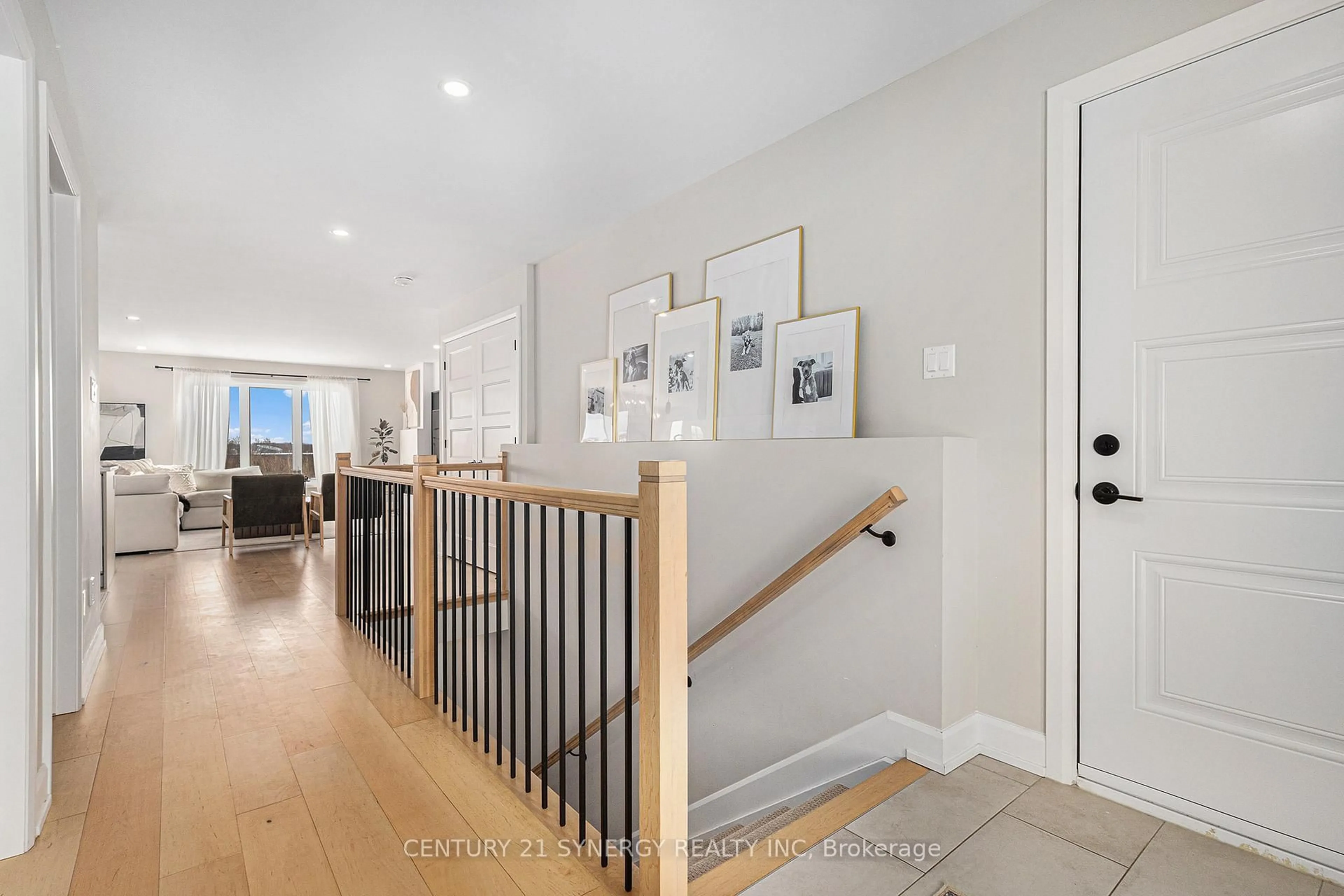 Indoor entryway for 737 Walton St, Cornwall Ontario K6H 0J2