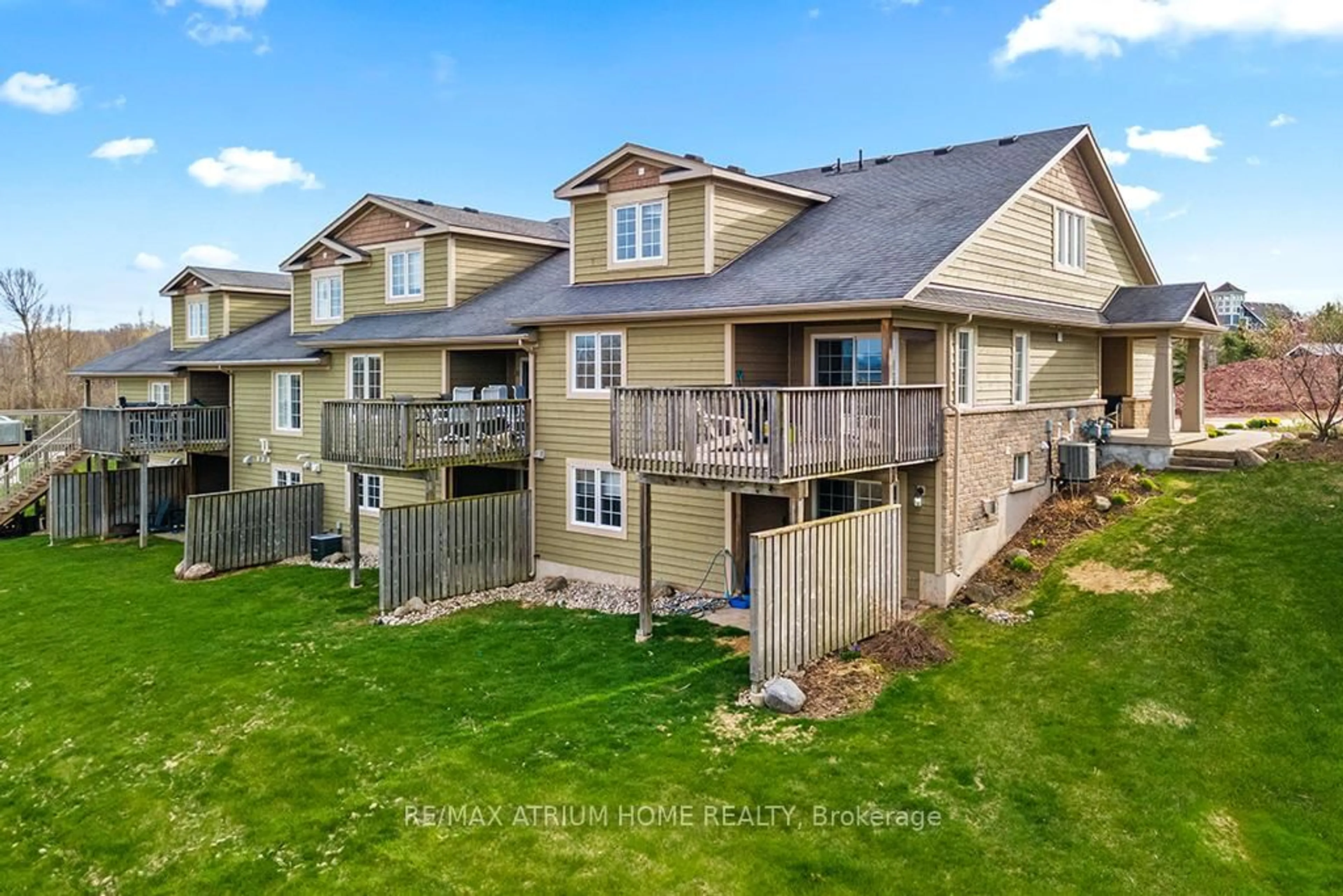 A pic from outside/outdoor area/front of a property/back of a property/a pic from drone, unknown for 307 Telford Tr #4, Georgian Bluffs Ontario N0H 1S0