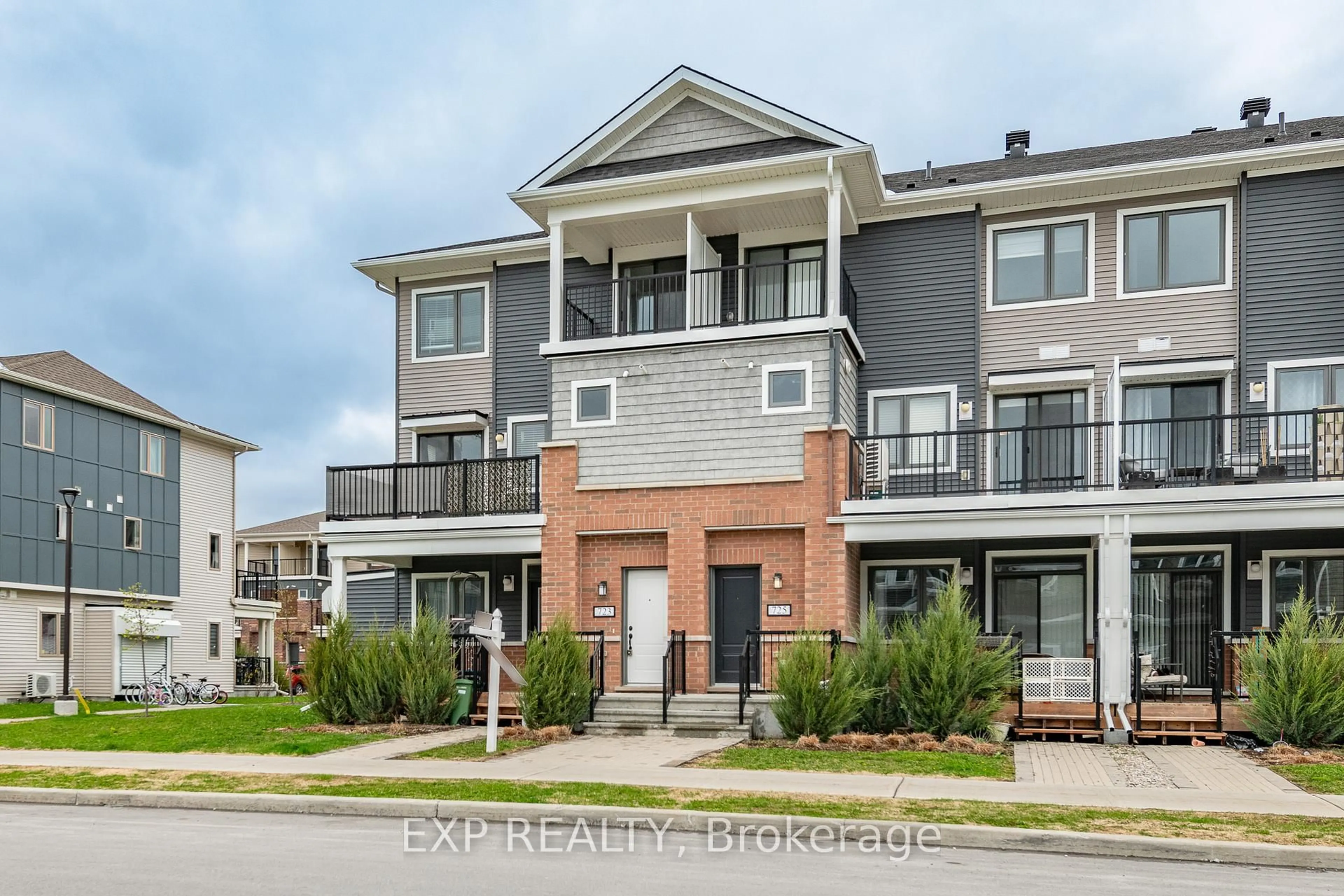 Home with brick exterior material, street for 723 Rouncey Rd, Ottawa Ontario K2V 0S2