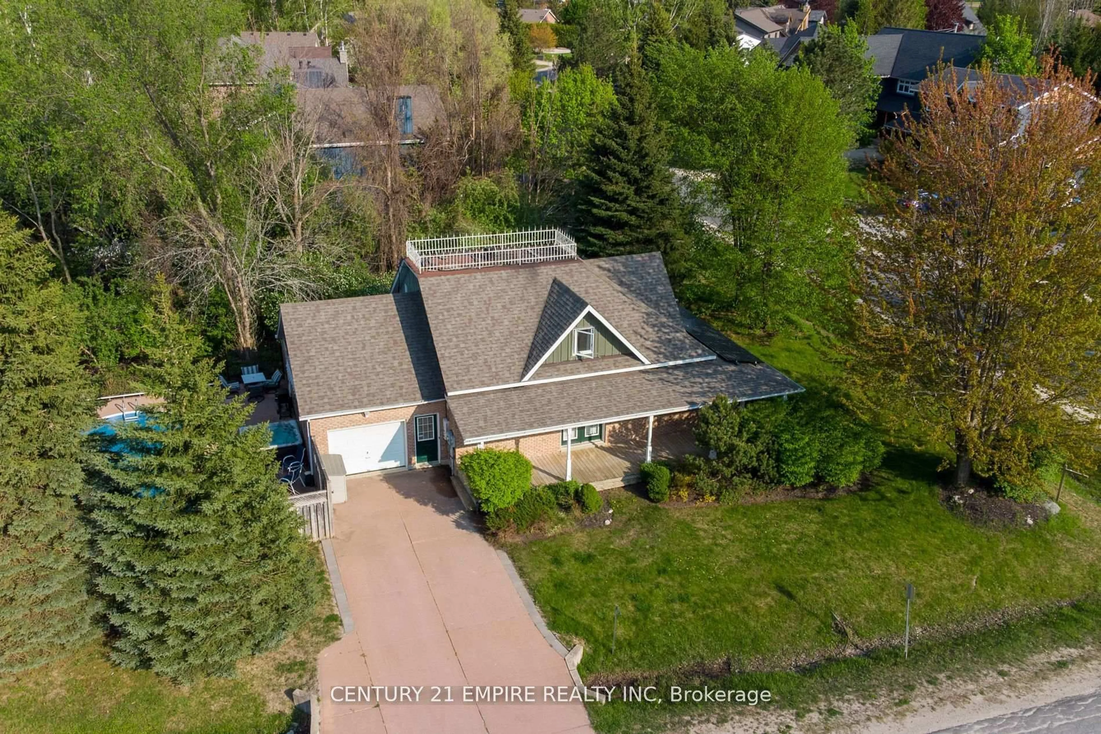 A pic from outside/outdoor area/front of a property/back of a property/a pic from drone, street for 102 Liisa's Lane, Blue Mountains Ontario L9Y 0M3