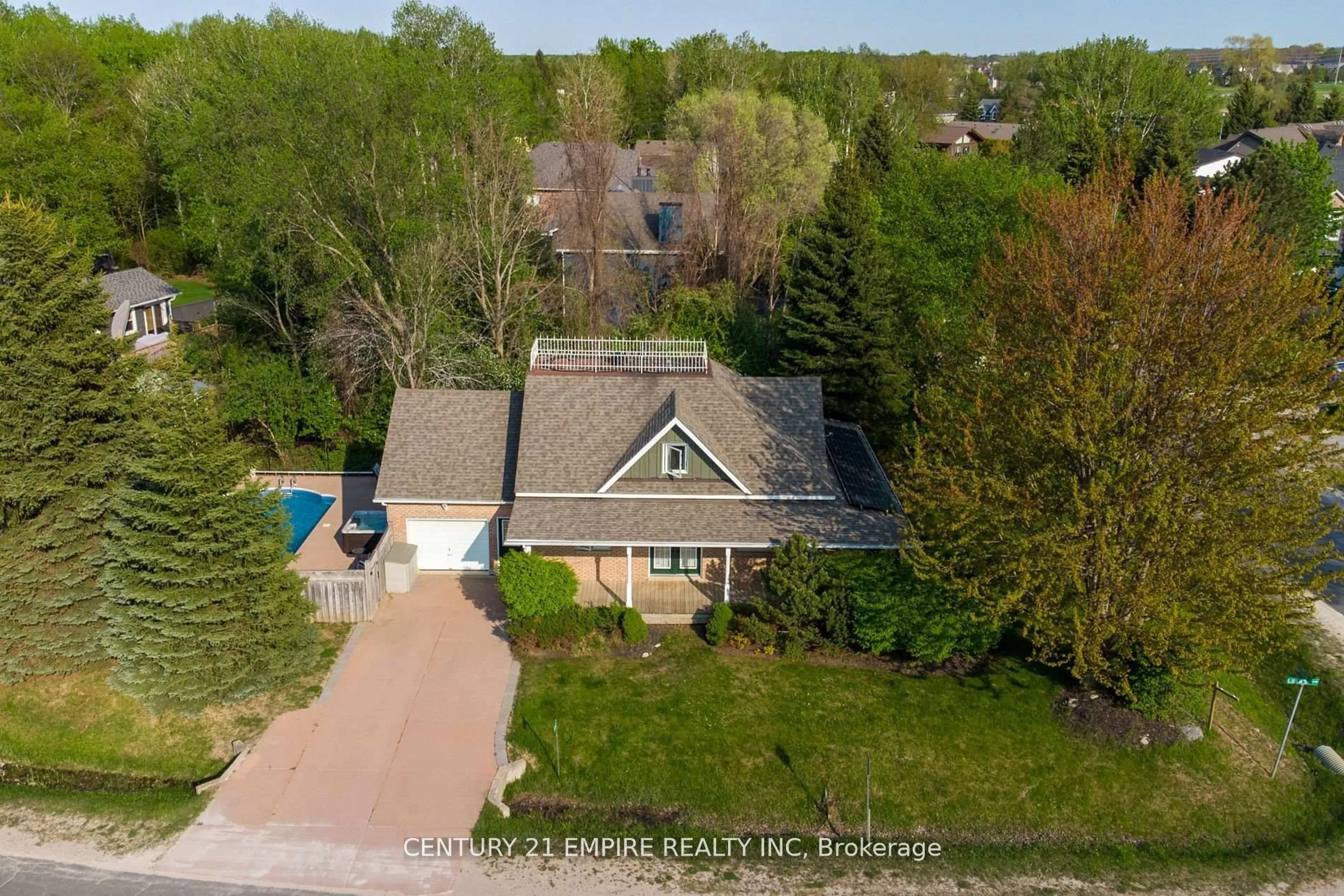 A pic from outside/outdoor area/front of a property/back of a property/a pic from drone, street for 102 Liisa's Lane, Blue Mountains Ontario L9Y 0M3