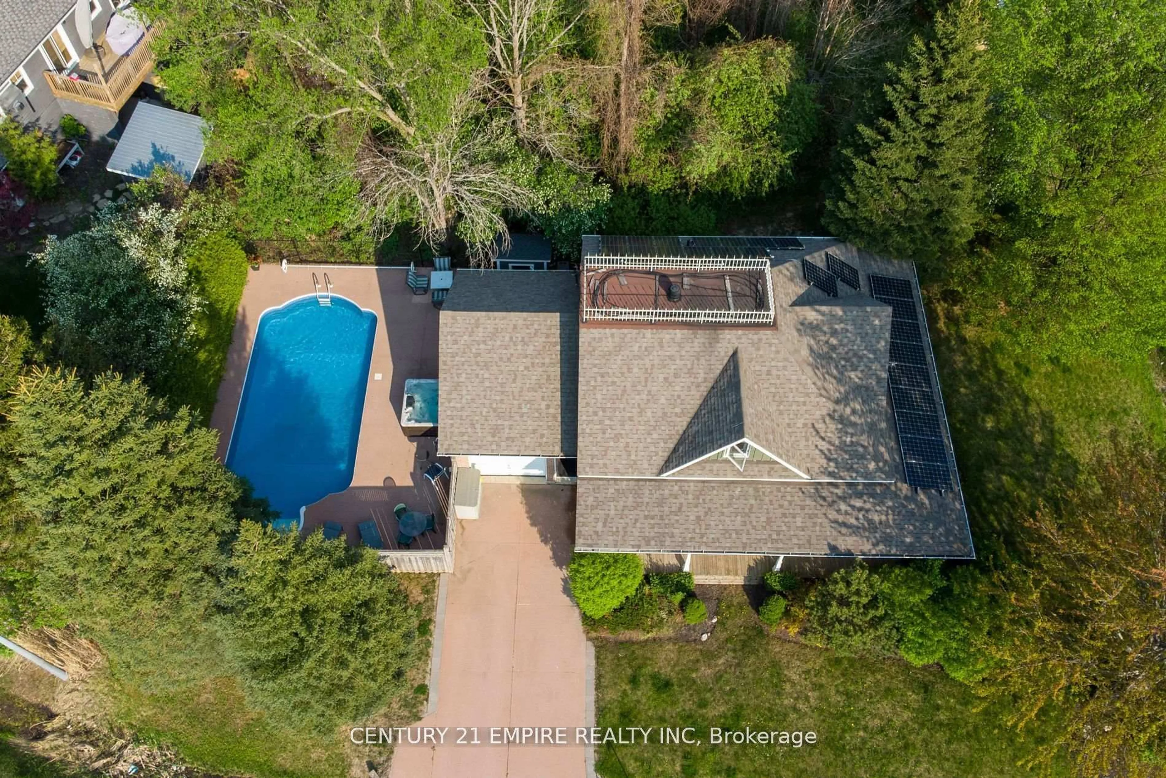 A pic from outside/outdoor area/front of a property/back of a property/a pic from drone, street for 102 Liisa's Lane, Blue Mountains Ontario L9Y 0M3
