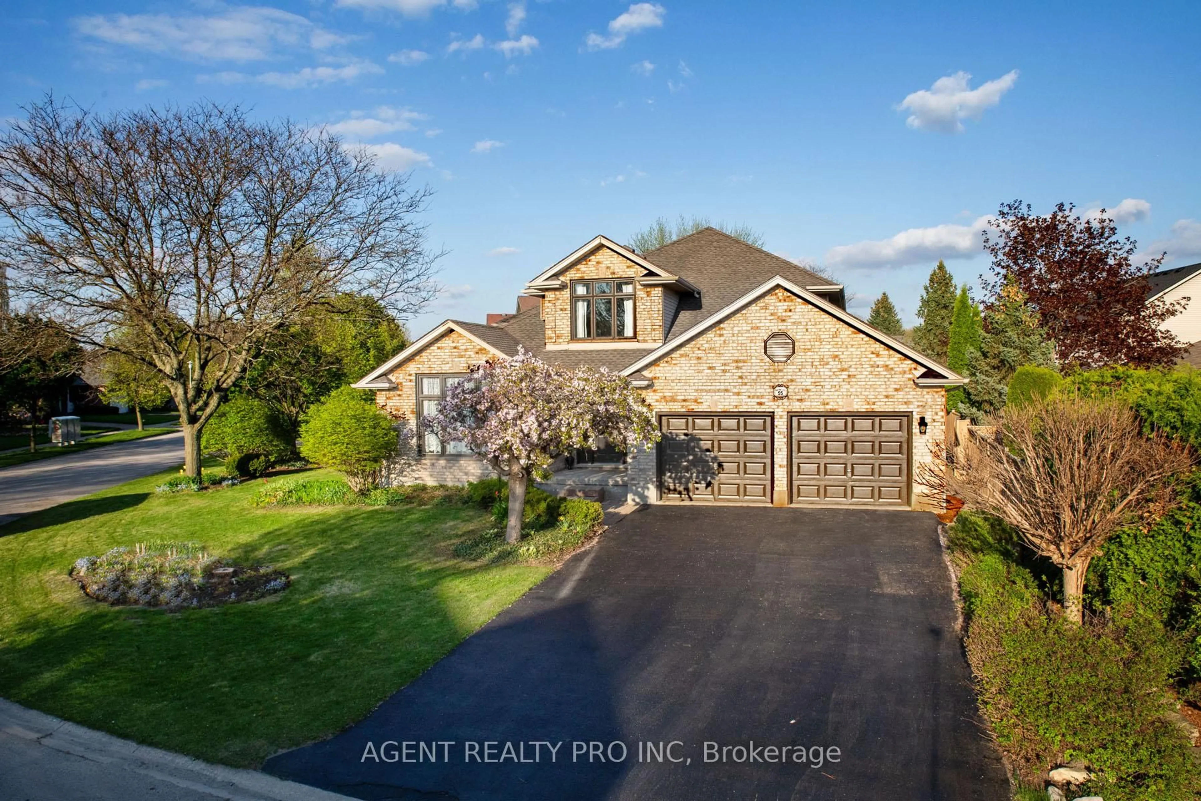 A pic from outside/outdoor area/front of a property/back of a property/a pic from drone, unknown for 55 Moraine Cres, London North Ontario N6G 4Z1
