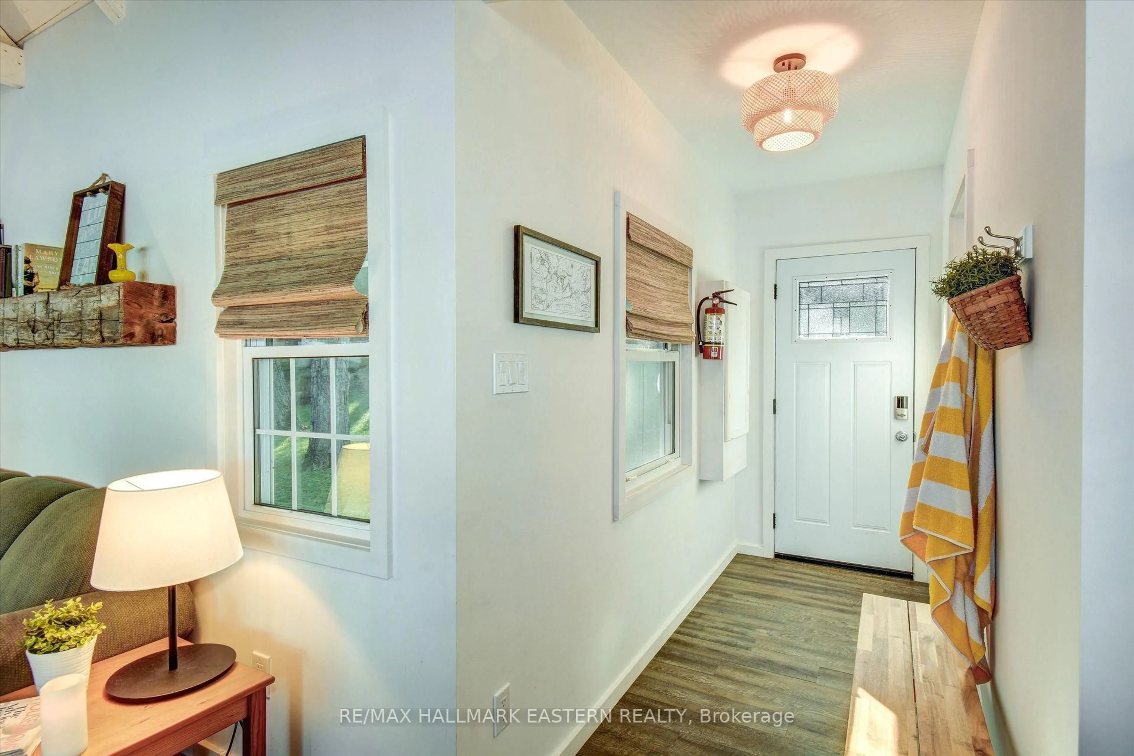 Indoor entryway for 3158 Spring Lane, Selwyn Ontario K0L 2H0