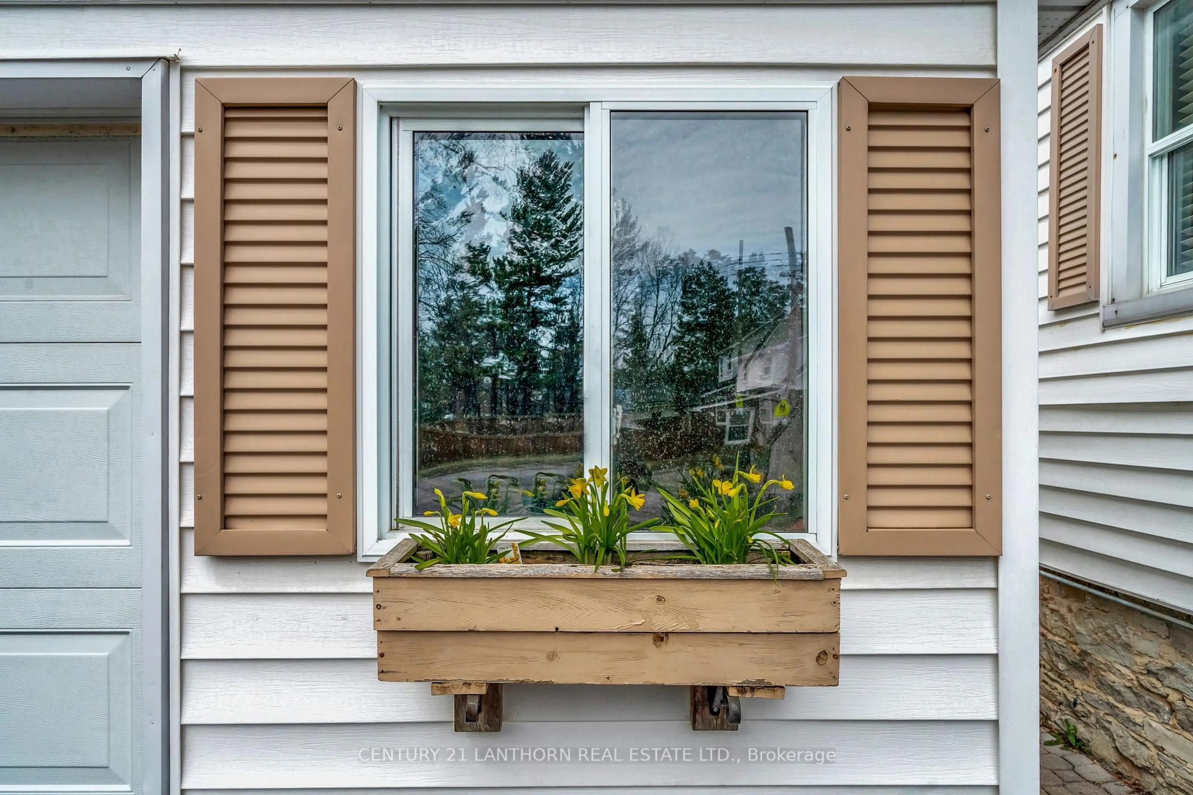 Home with vinyl exterior material, street for 47 Paul St, Prince Edward County Ontario K0K 2T0