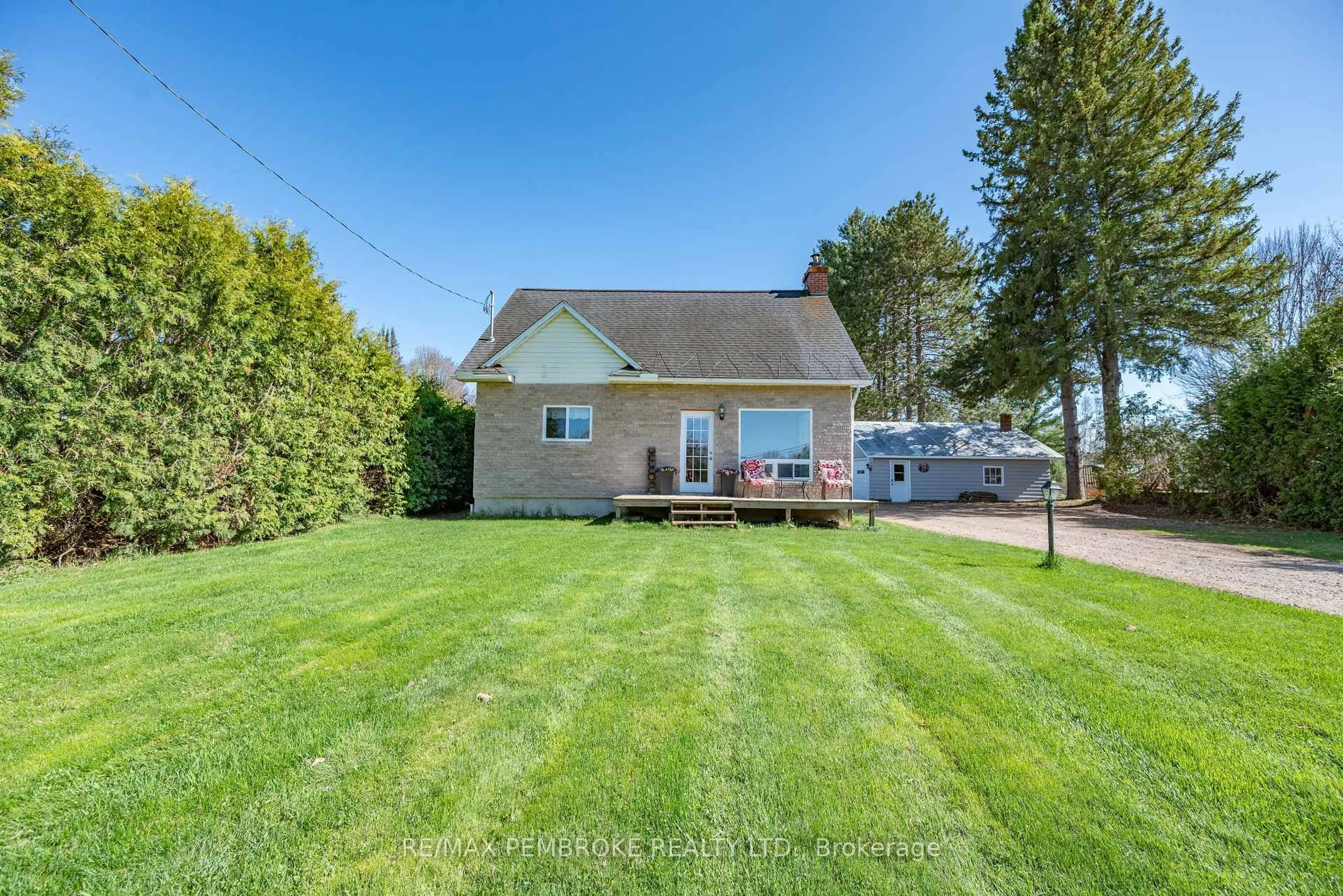 A pic from outside/outdoor area/front of a property/back of a property/a pic from drone, unknown for 38512 Highway 41 Highway, Pembroke Ontario K8A 6W4