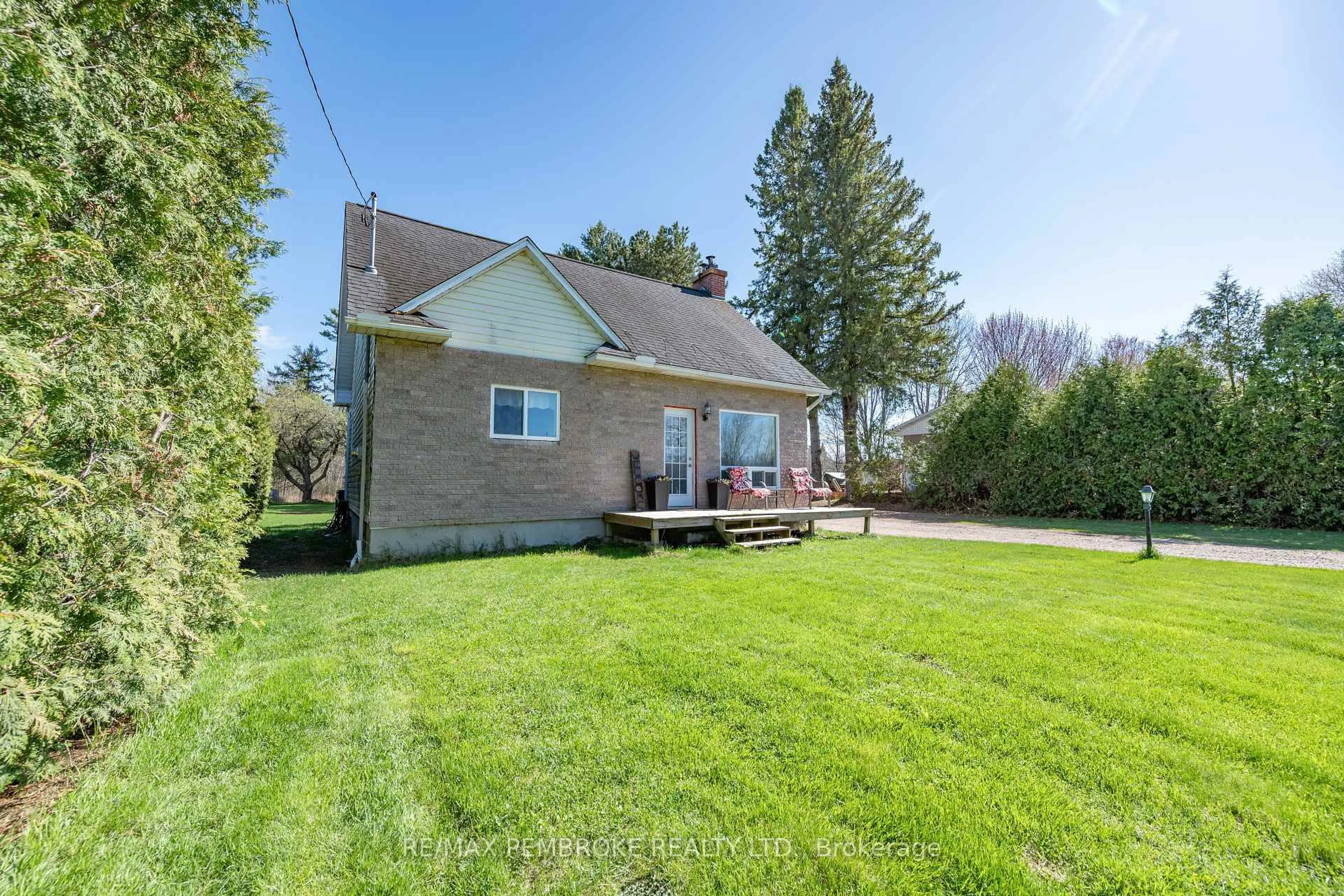 A pic from outside/outdoor area/front of a property/back of a property/a pic from drone, unknown for 38512 Highway 41 Highway, Pembroke Ontario K8A 6W4