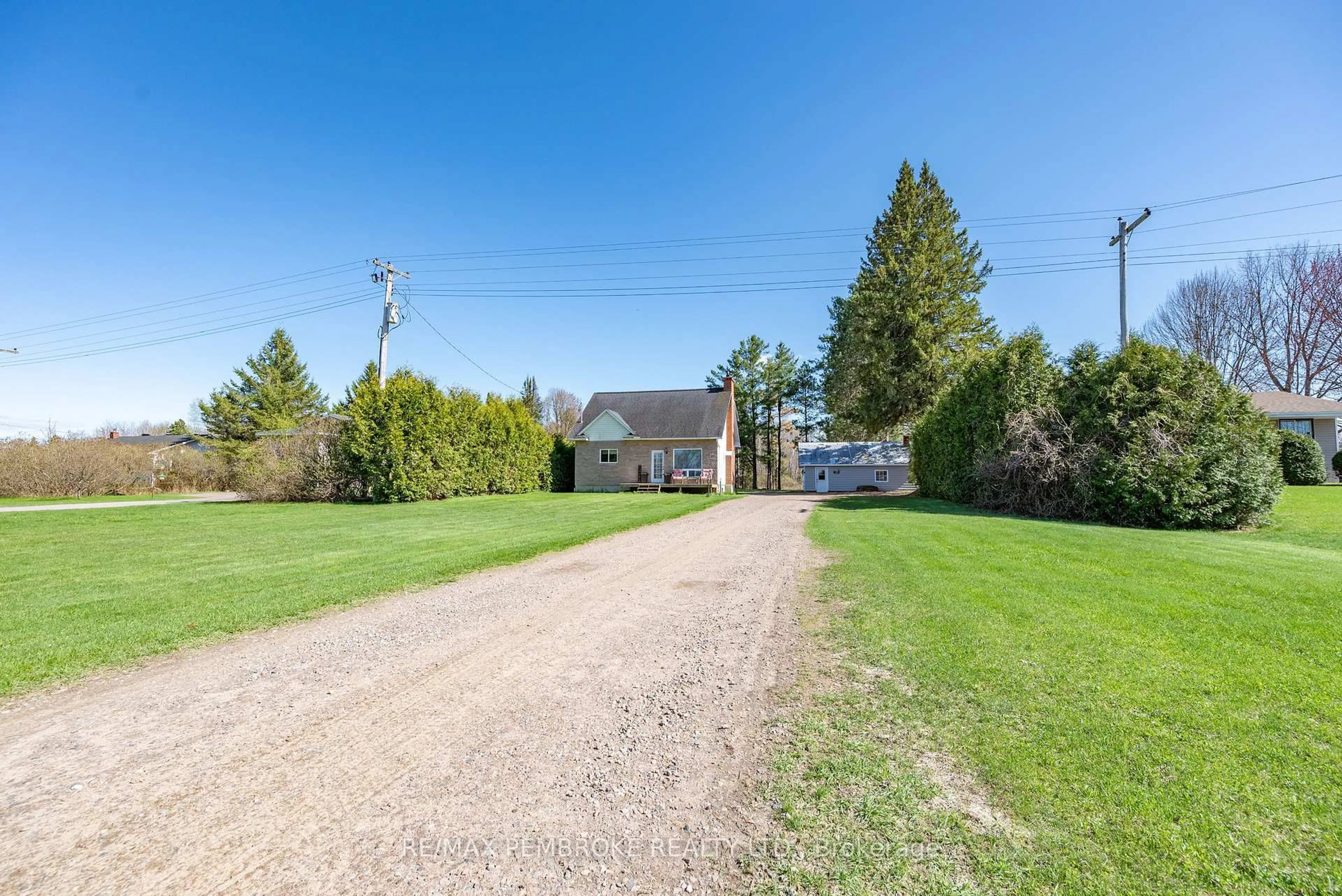 A pic from outside/outdoor area/front of a property/back of a property/a pic from drone, unknown for 38512 Highway 41 Highway, Pembroke Ontario K8A 6W4