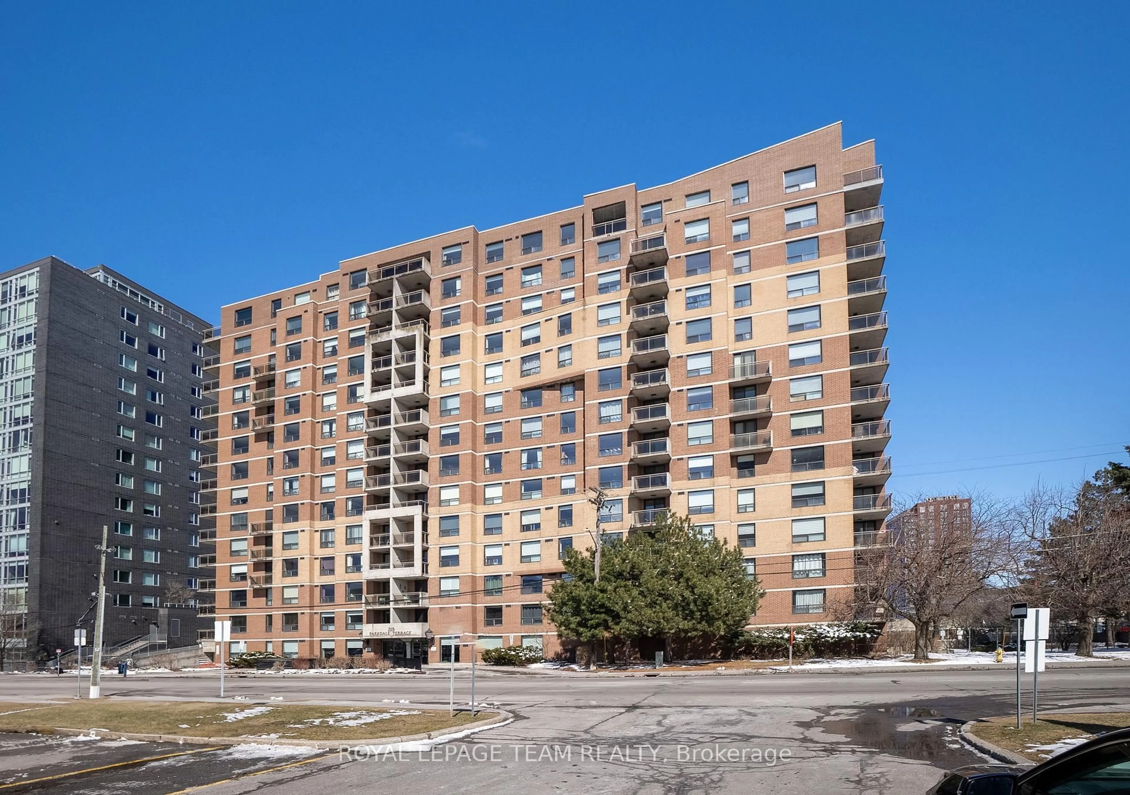 A pic from outside/outdoor area/front of a property/back of a property/a pic from drone, street for 215 PARKDALE Ave #903, Ottawa Ontario K1Y 4T8