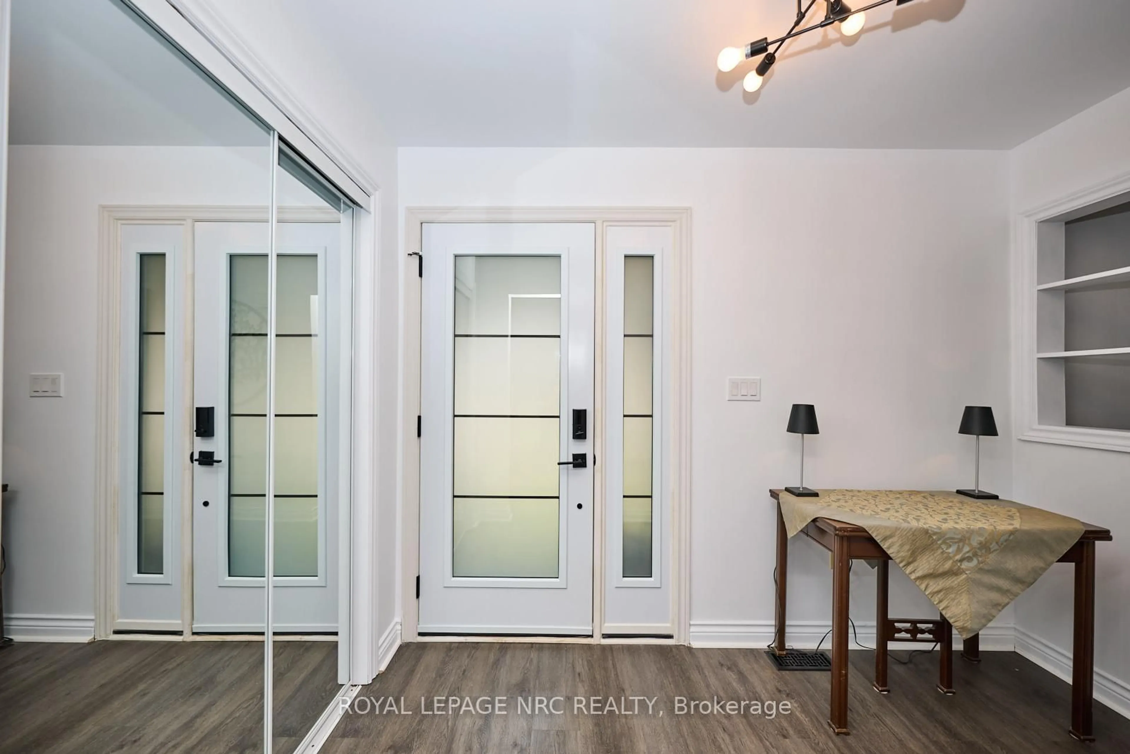 Indoor entryway for 5995 ELDORADO Ave, Niagara Falls Ontario L2H 1S5