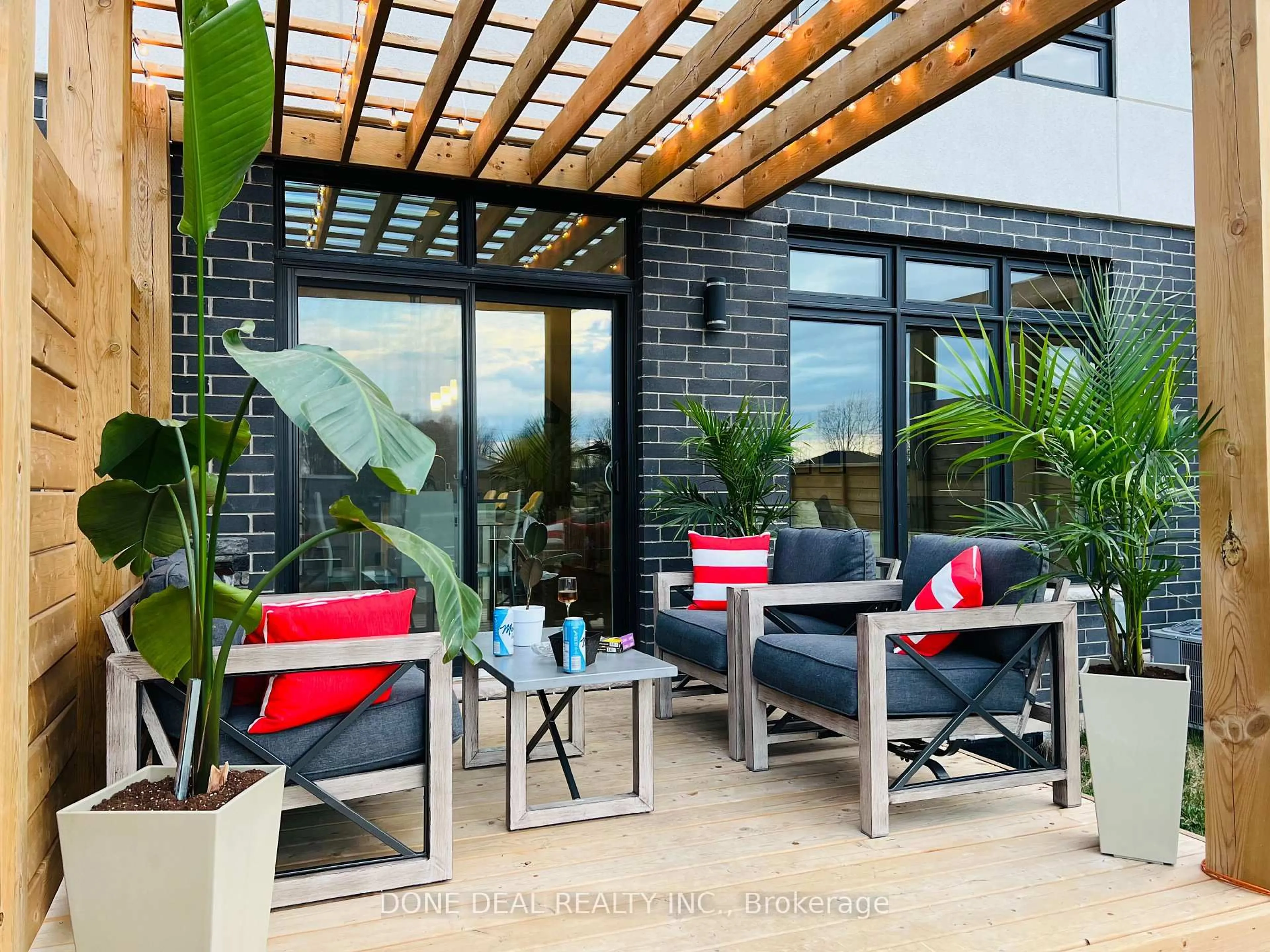 Patio, water/lake/river/ocean view for 7166 Parsa St, Niagara Falls Ontario L2H 3T2