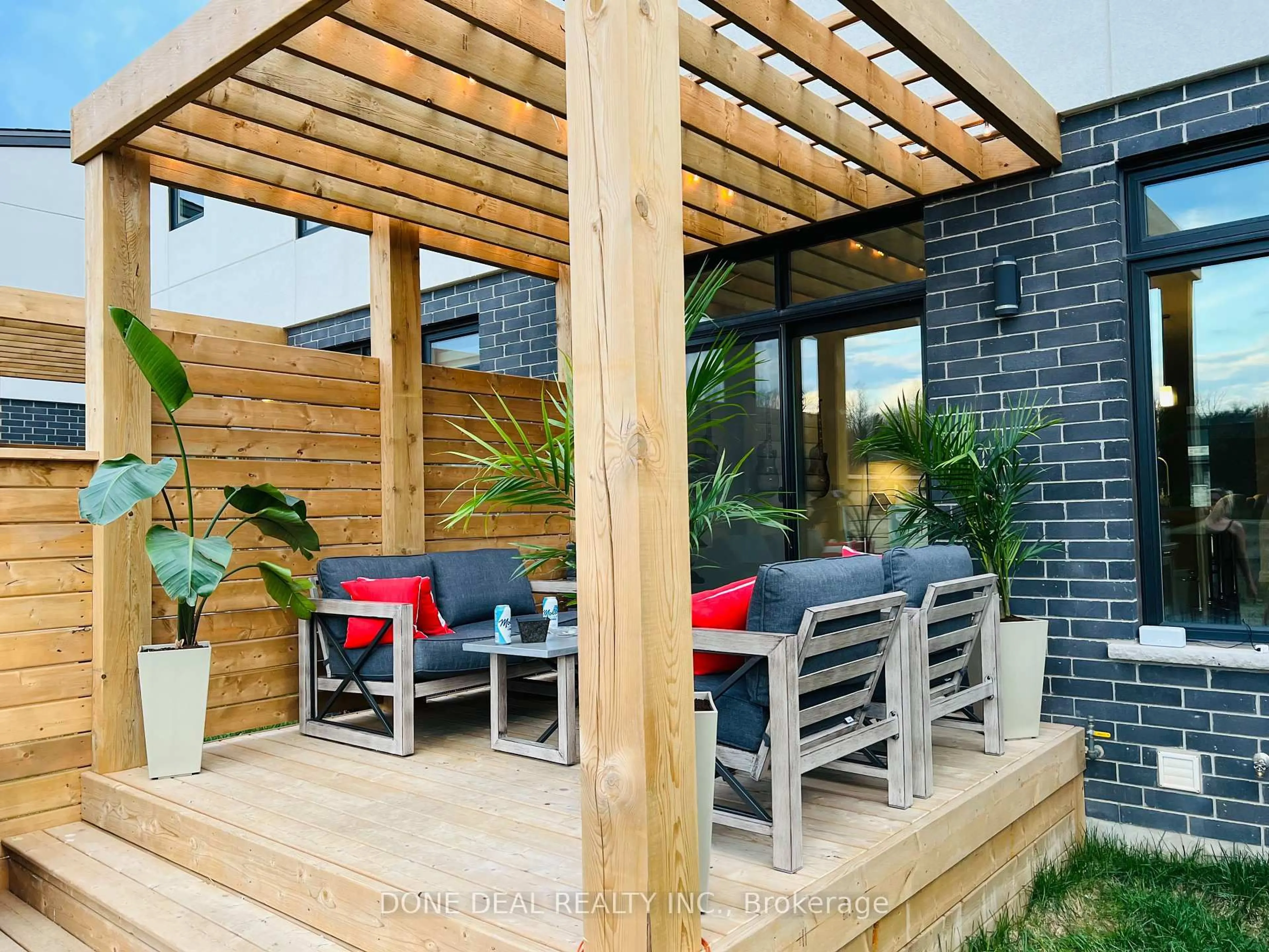 Patio, street for 7166 Parsa St, Niagara Falls Ontario L2H 3T2