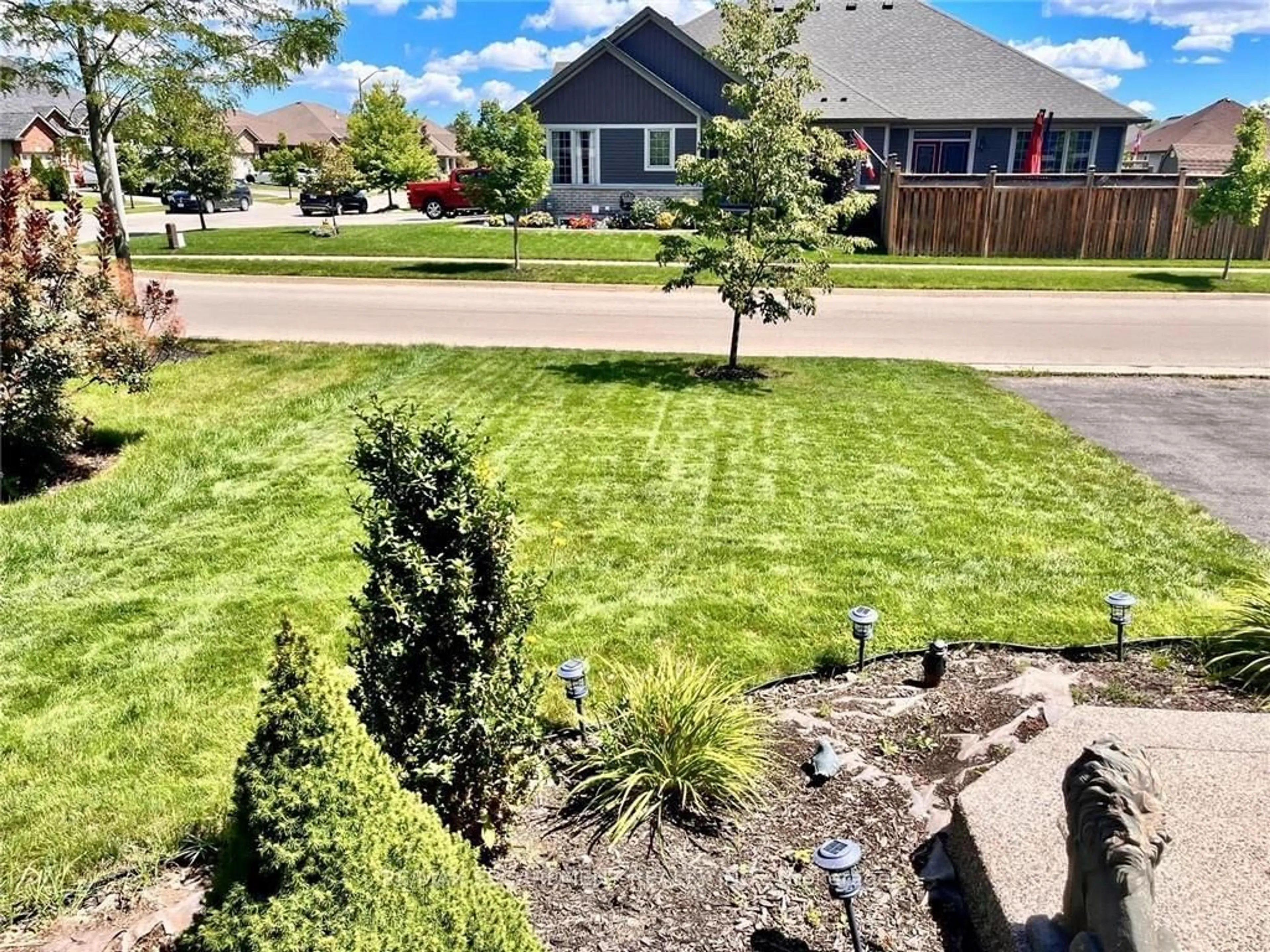 A pic from outside/outdoor area/front of a property/back of a property/a pic from drone, unknown for 54 Harvest Gate, West Lincoln Ontario L0R 2A0