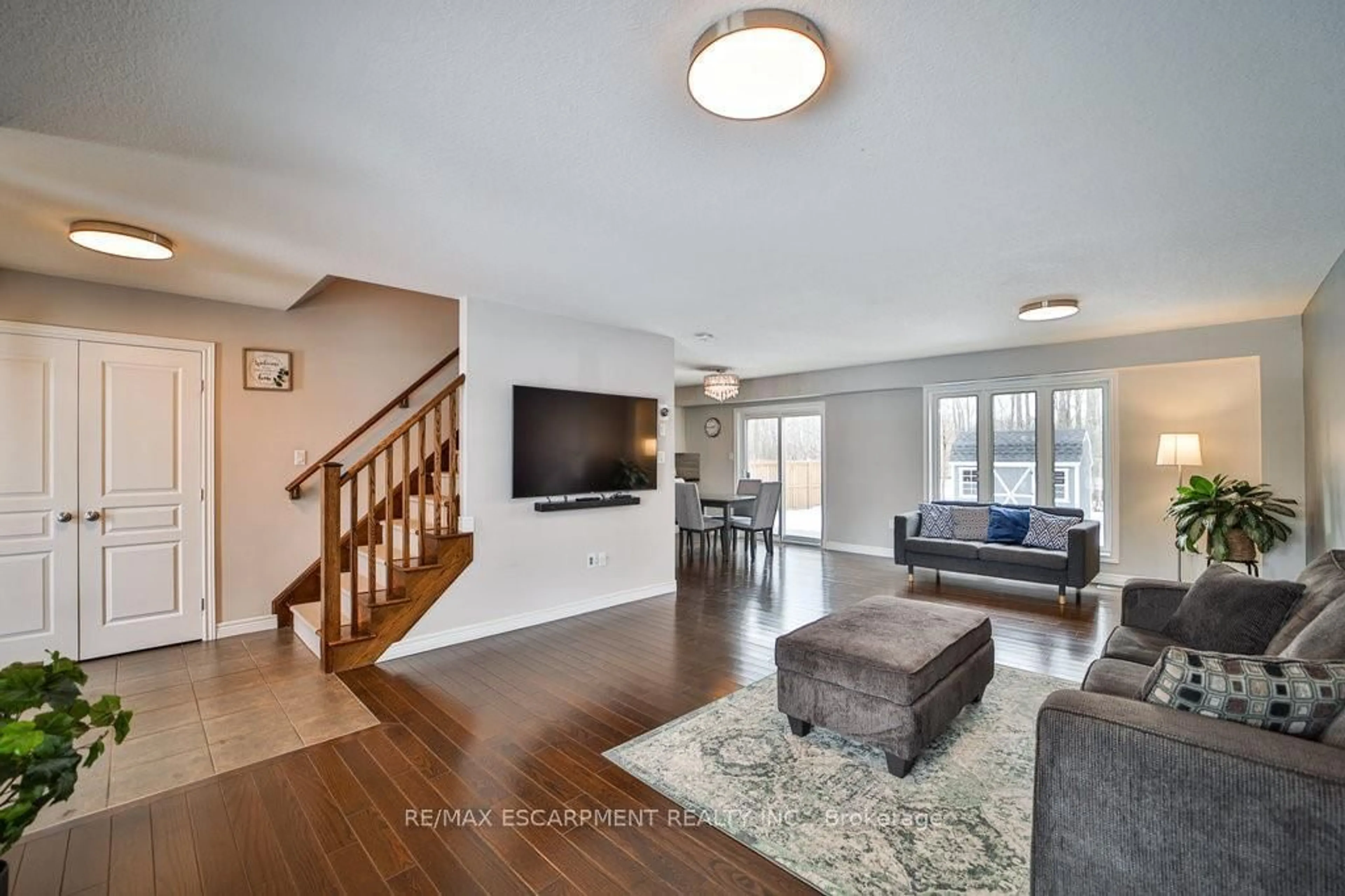 Living room with furniture, unknown for 54 Harvest Gate, West Lincoln Ontario L0R 2A0