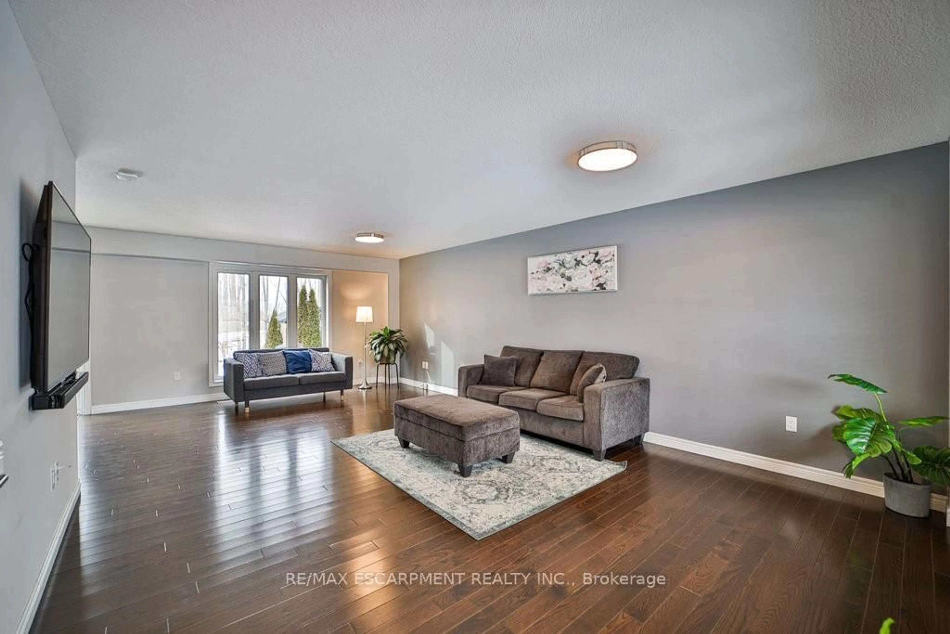 Living room with furniture, unknown for 54 Harvest Gate, West Lincoln Ontario L0R 2A0
