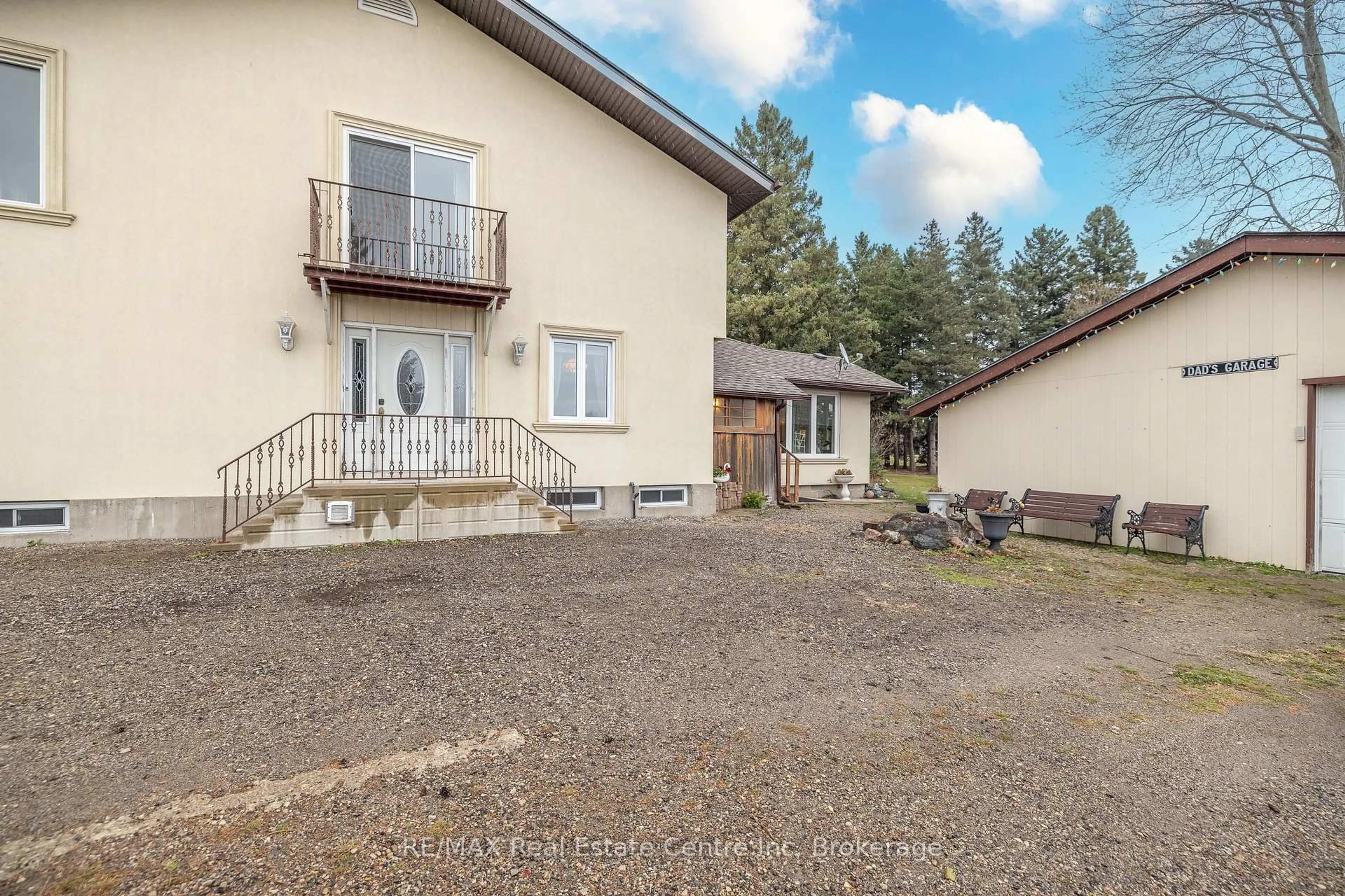 Patio, building for 7147 Wellington Rd 124 Rd, Guelph/Eramosa Ontario N1H 6J3