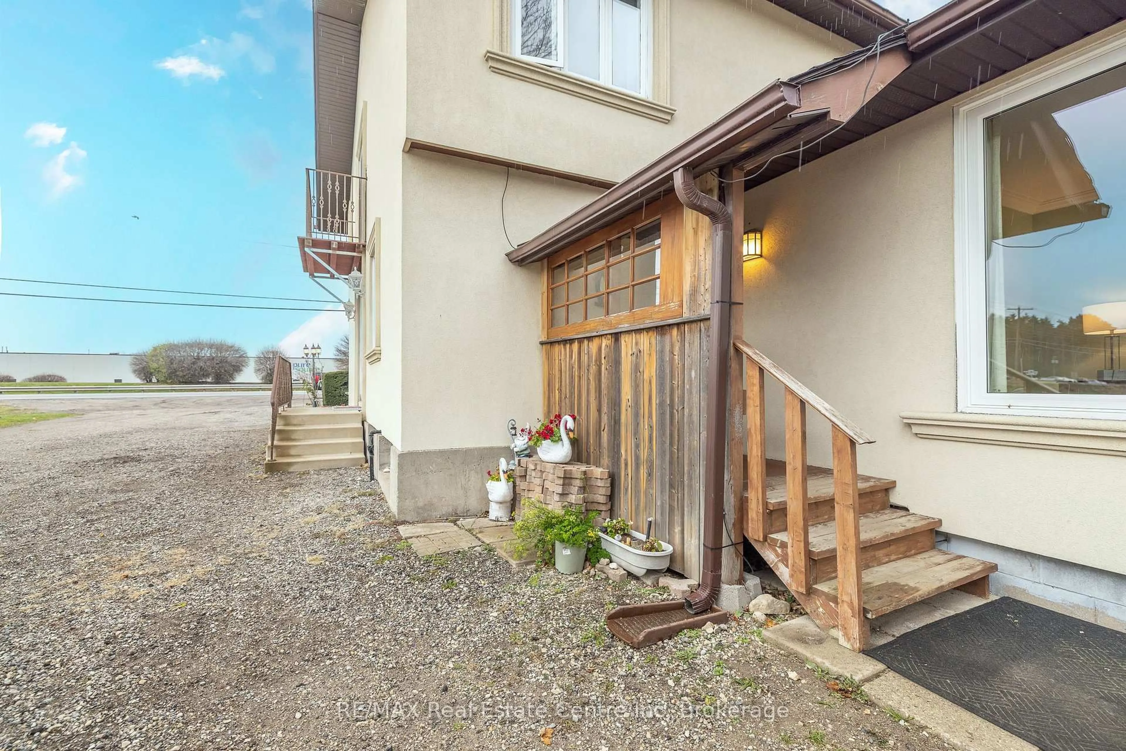 Patio, street for 7147 Wellington Rd 124 Rd, Guelph/Eramosa Ontario N1H 6J3