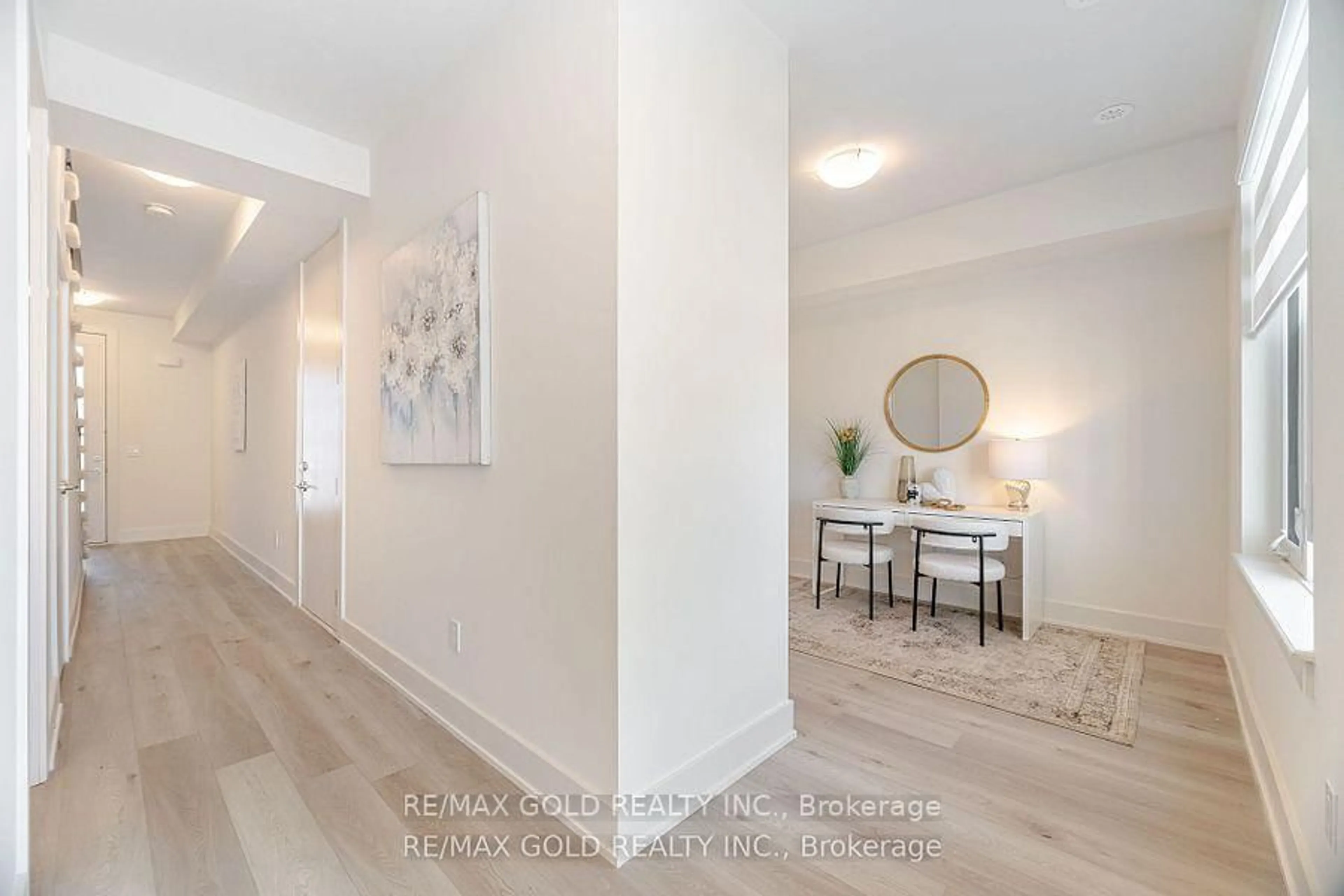 Indoor entryway for 62 Windward Dr, Grimsby Ontario L3M 0J2