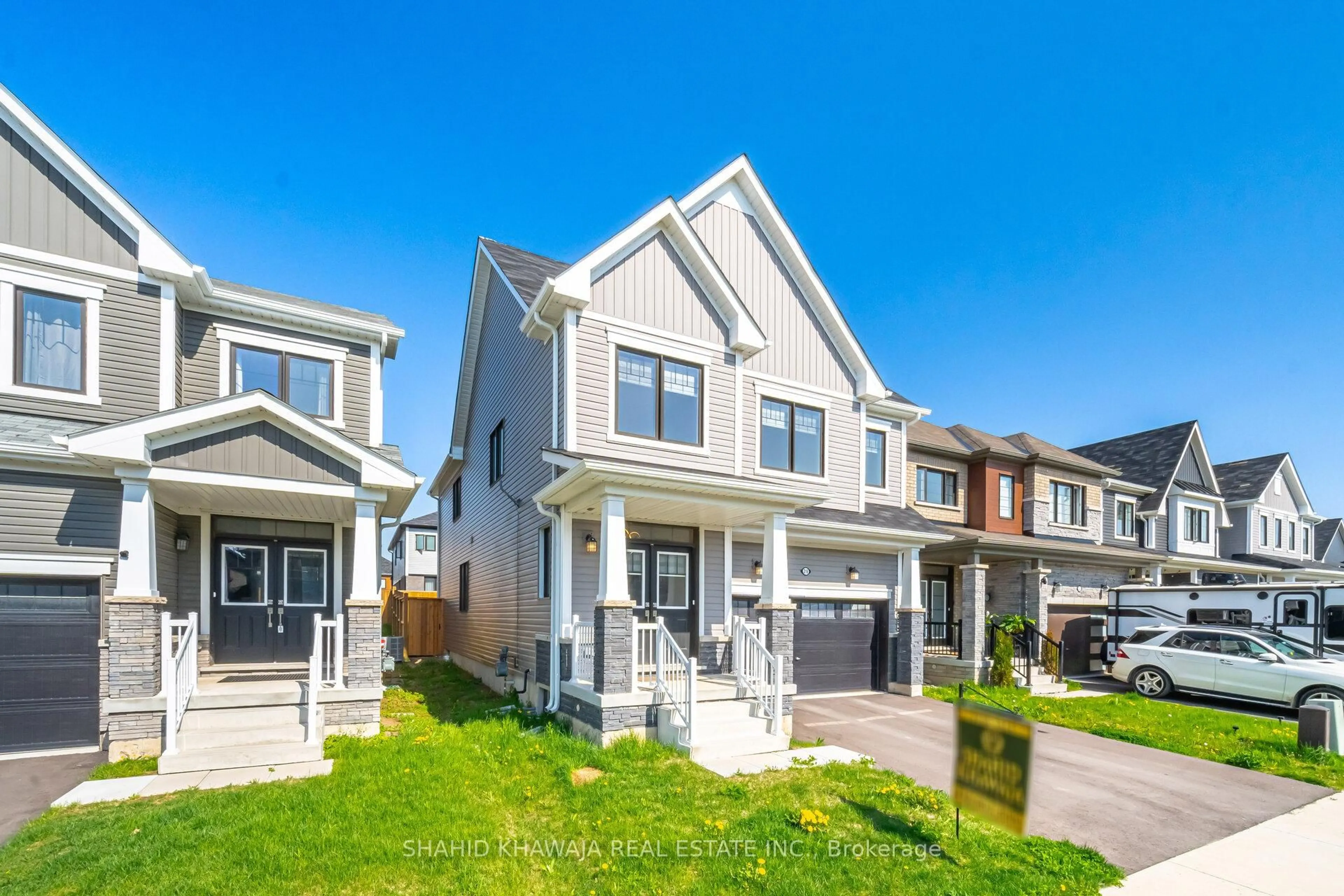 Home with vinyl exterior material, street for 216 Vanilla Tr, Thorold Ontario L2E 6S4
