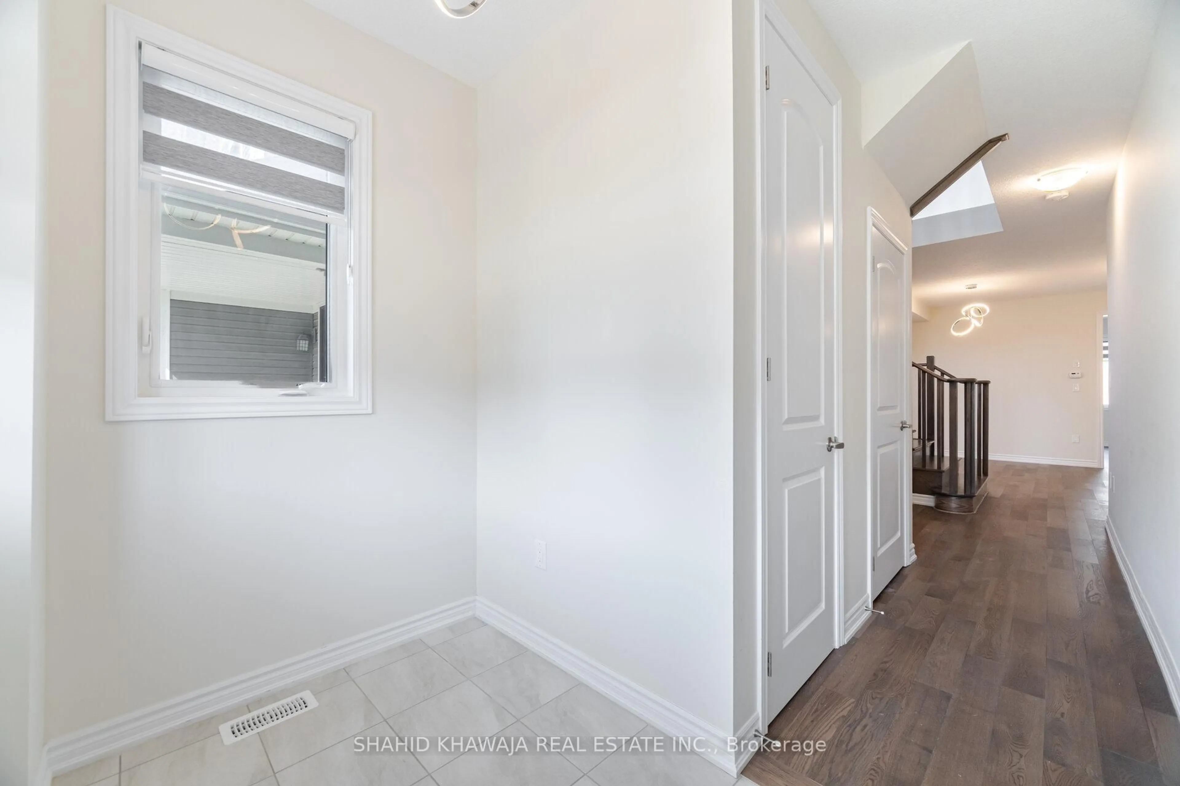 Indoor entryway for 216 Vanilla Tr, Thorold Ontario L2E 6S4