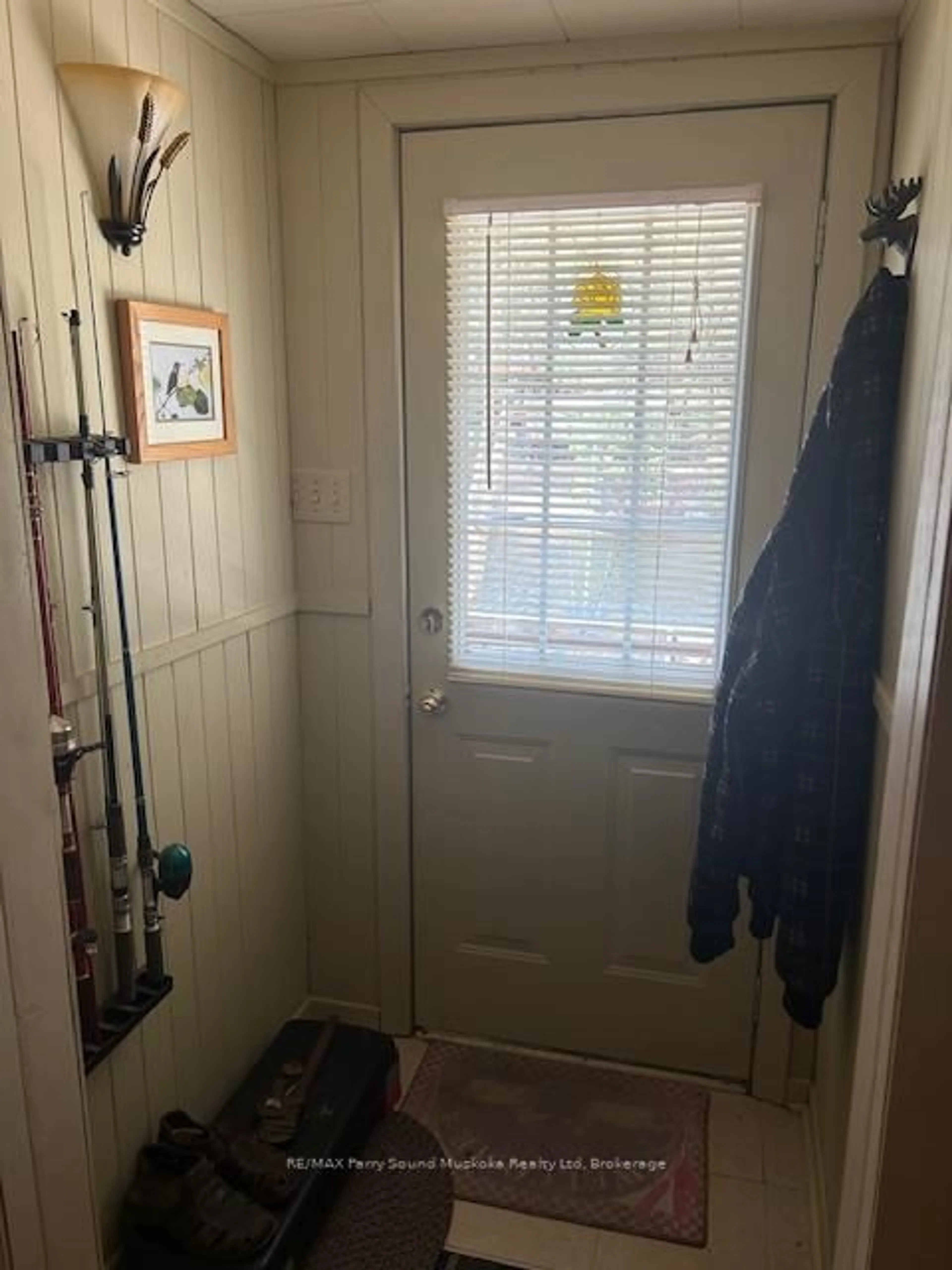 Indoor entryway for 428 RANGER BAY N/A, Parry Sound Remote Area Ontario P0H 1S0