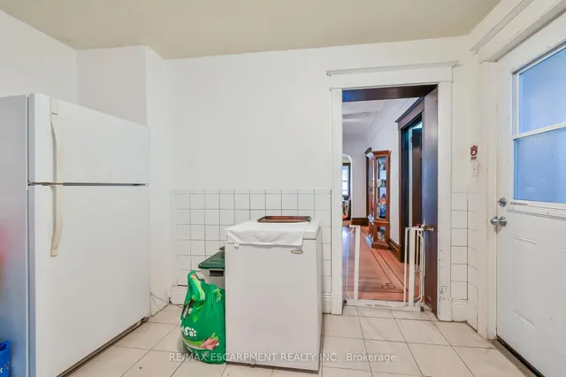 Additional property image - 1597 King St
