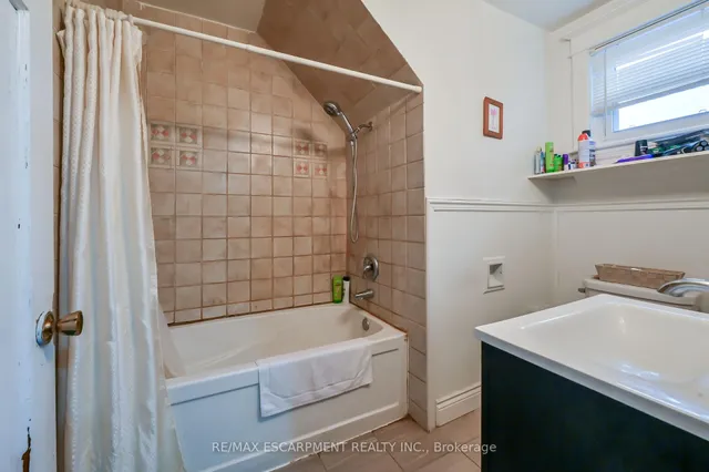 Additional property image - 1597 King St
