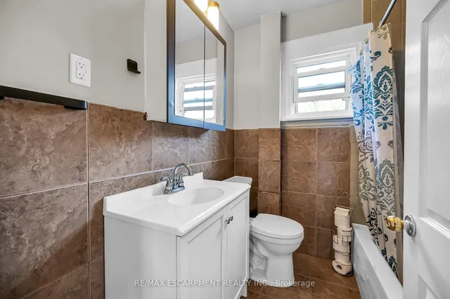Additional property image - 1597 King St