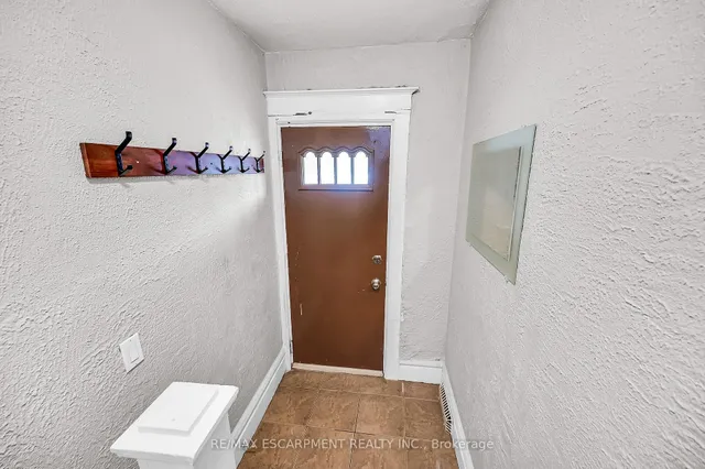Additional property image - 1597 King St