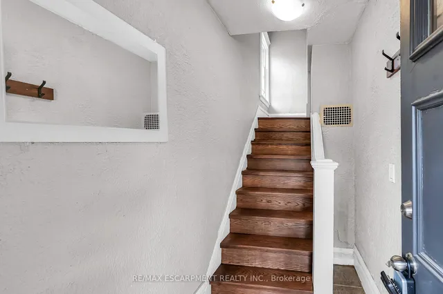 Additional property image - 1597 King St