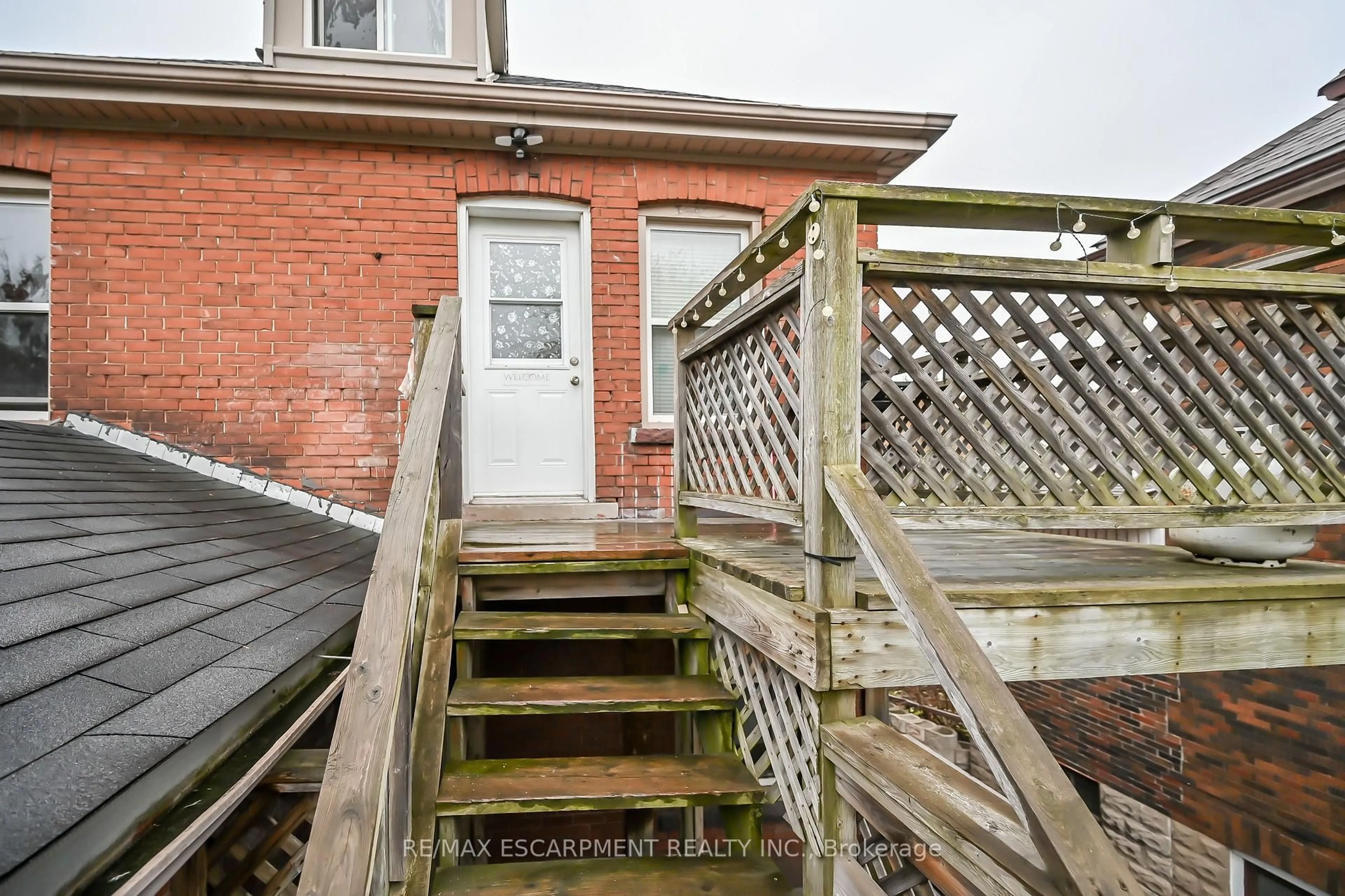Stairs for 1597 King St, Hamilton Ontario L8K 1T5