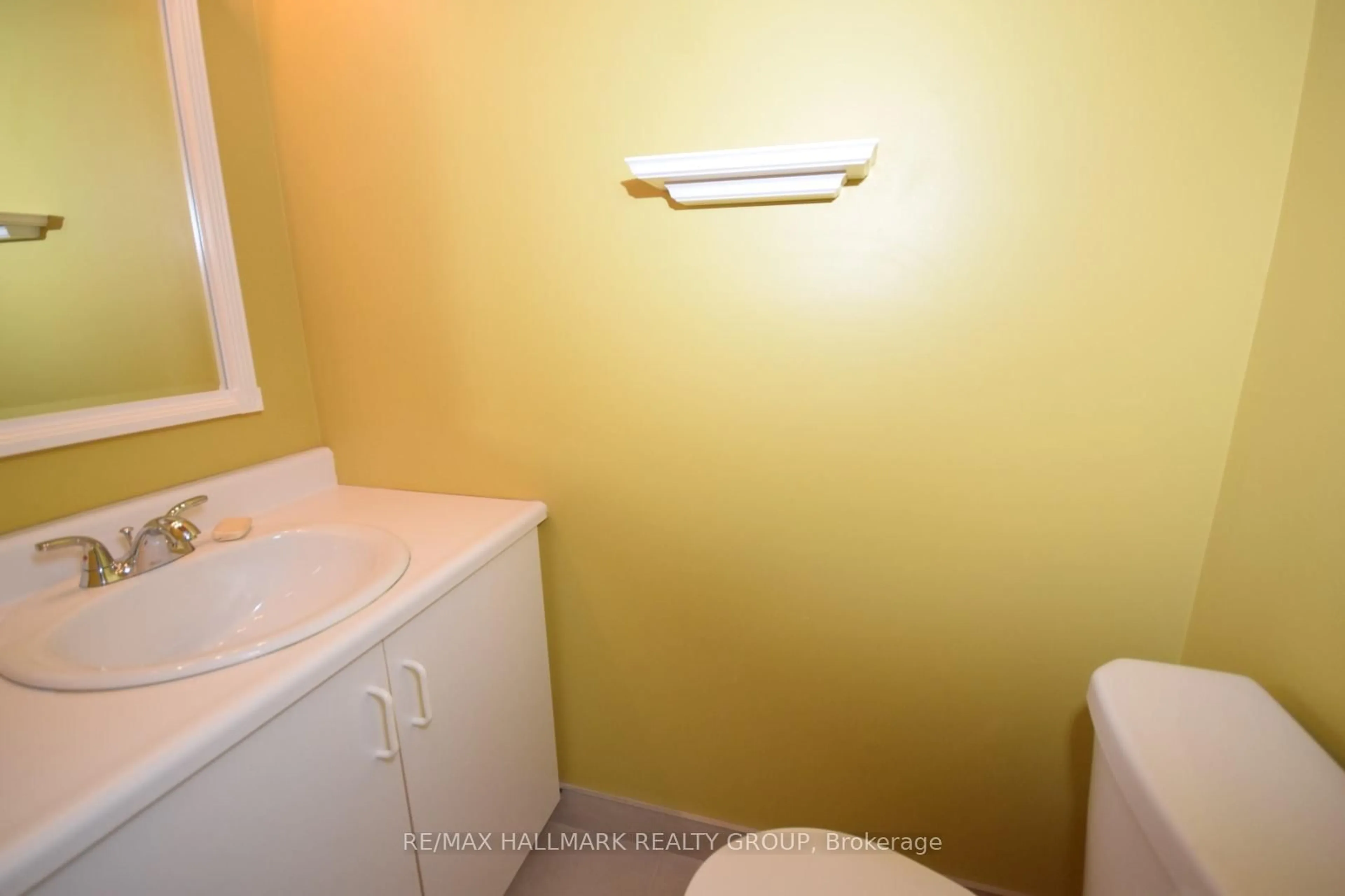 Standard bathroom, unknown for 214 Alvin Rd, Ottawa Ontario K1K 2V1