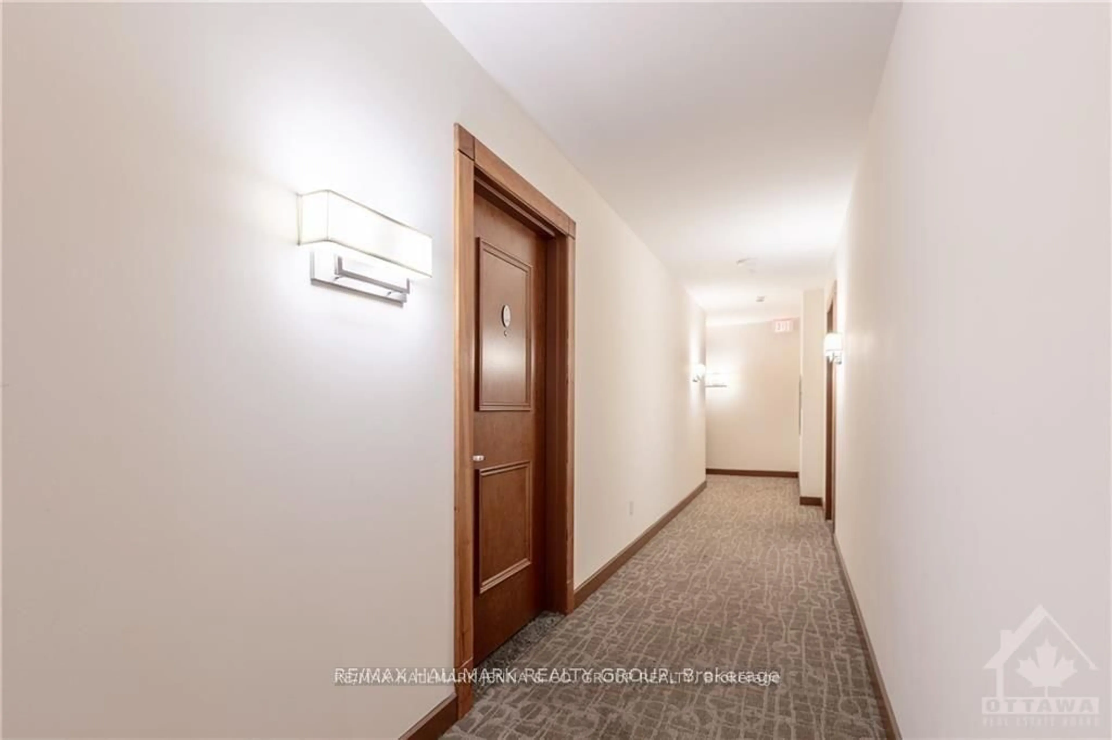 Indoor foyer for 195 Besserer St #1306, Ottawa Ontario K1N 0B6