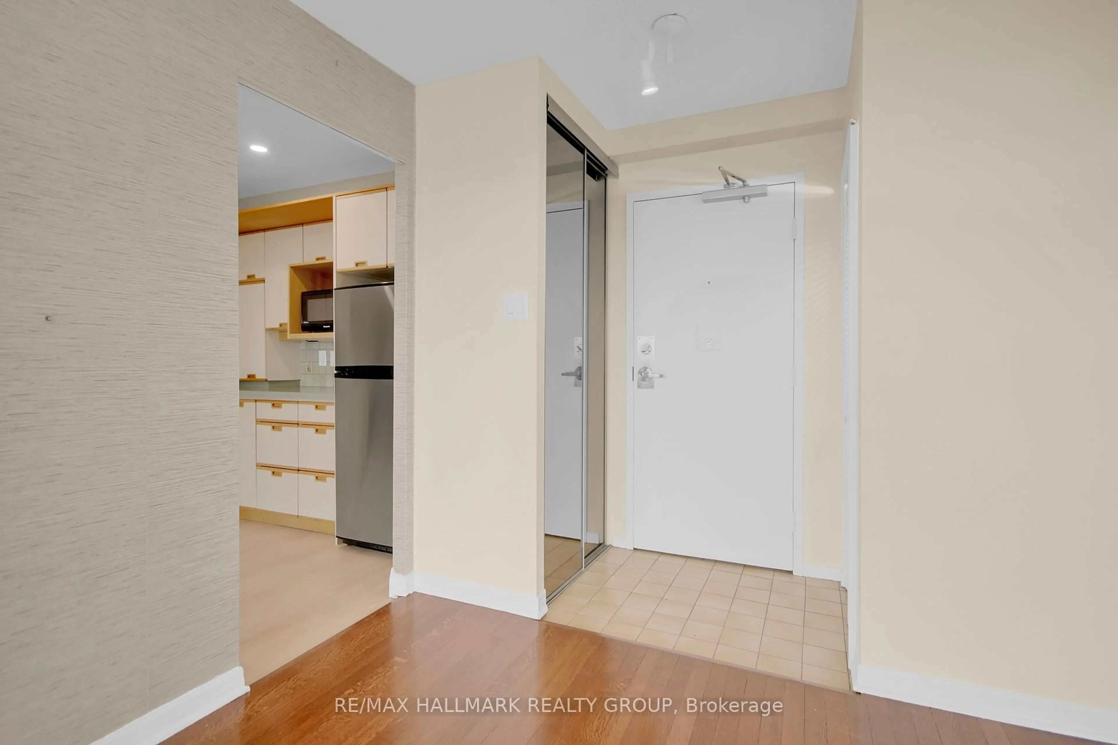Unknown for 1195 Richmond Rd #1403, Ottawa Ontario K2B 8E4
