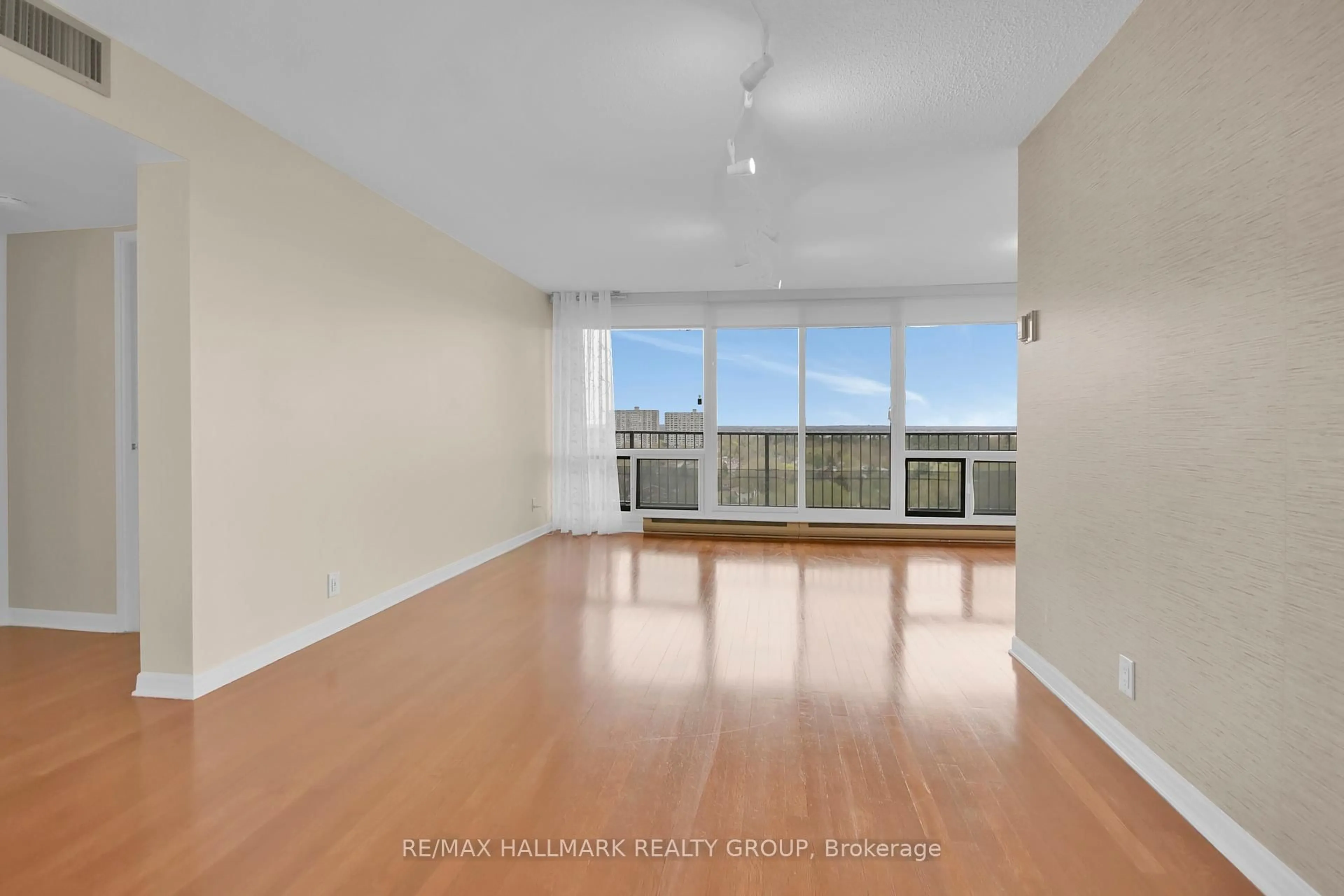 A pic of a room for 1195 Richmond Rd #1403, Ottawa Ontario K2B 8E4