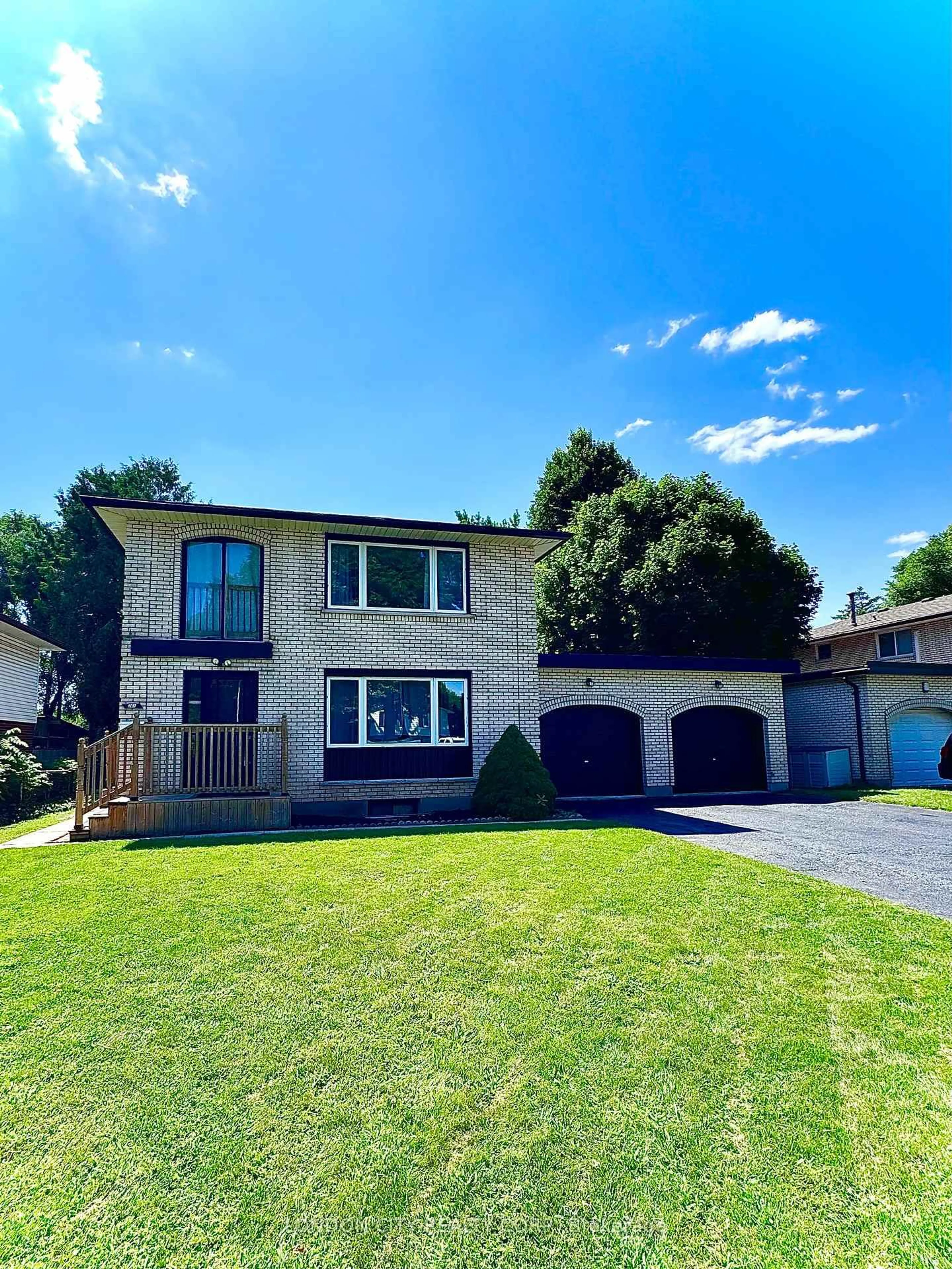 A pic from outside/outdoor area/front of a property/back of a property/a pic from drone, street for 361 Vesta Rd, London East Ontario N5Y 1E9