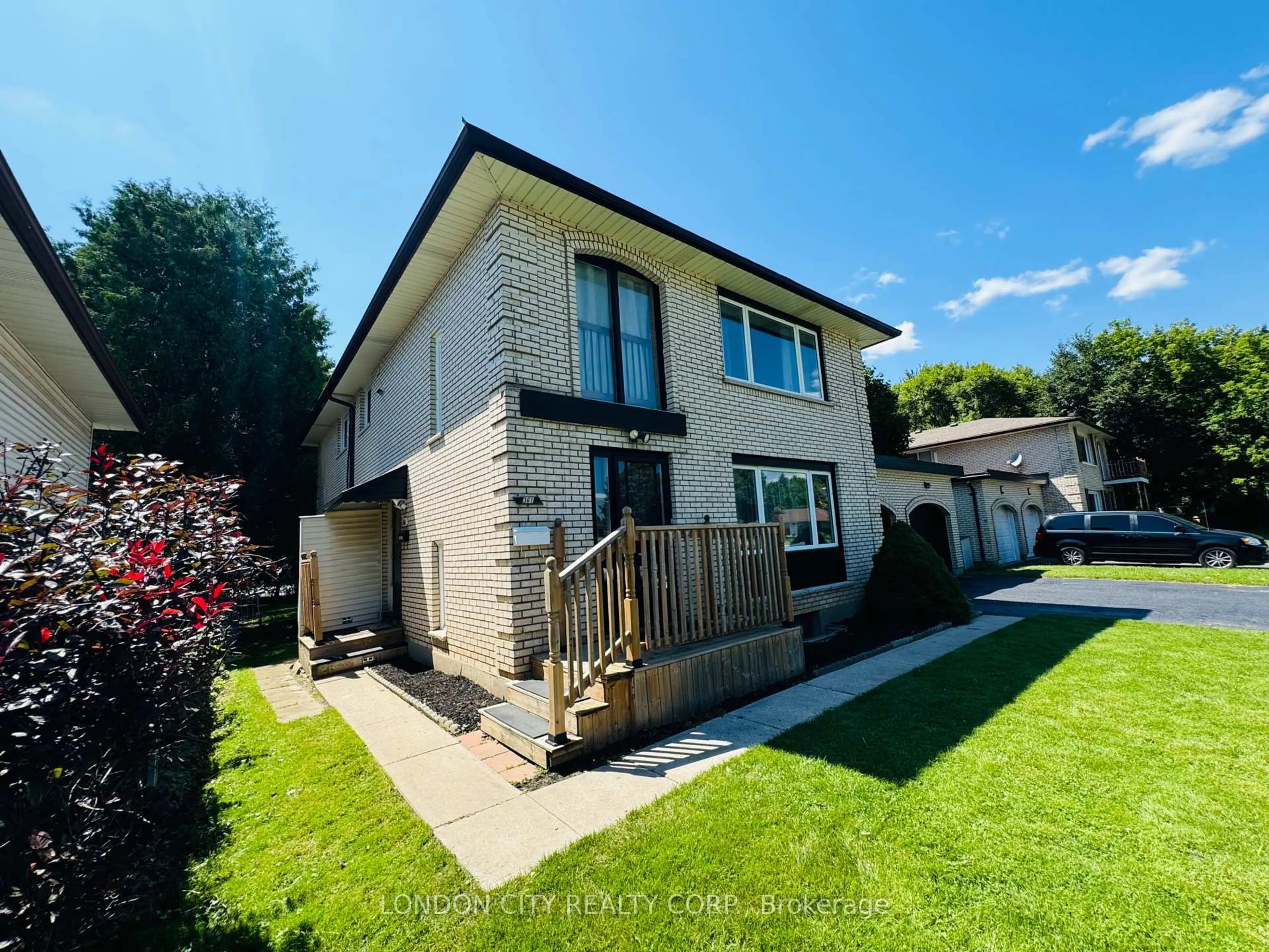 A pic from outside/outdoor area/front of a property/back of a property/a pic from drone, street for 361 Vesta Rd, London East Ontario N5Y 1E9